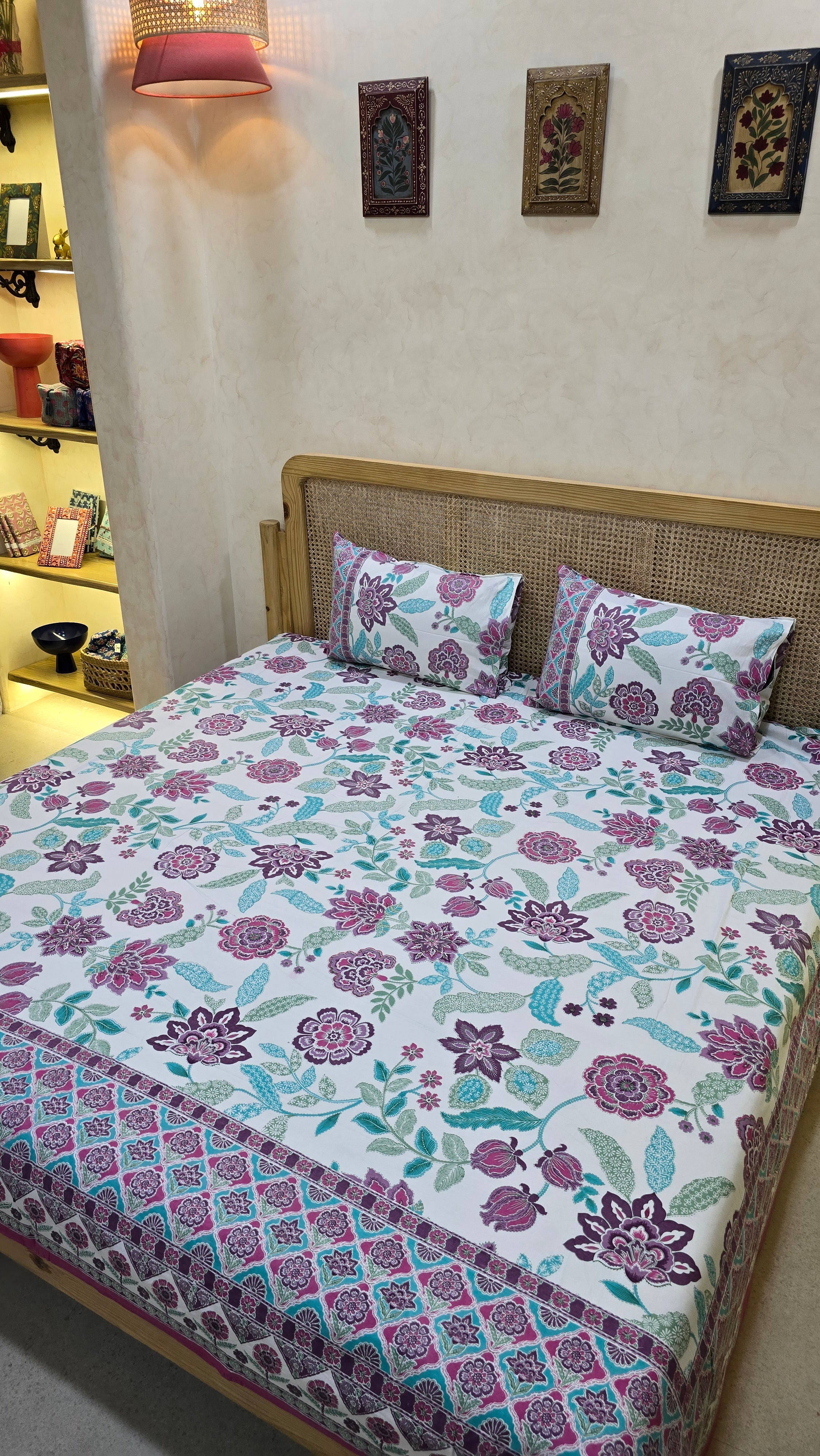 RANGREZ BEDSHEET WITH TWO REVERSIBLE PILLOW COVERS