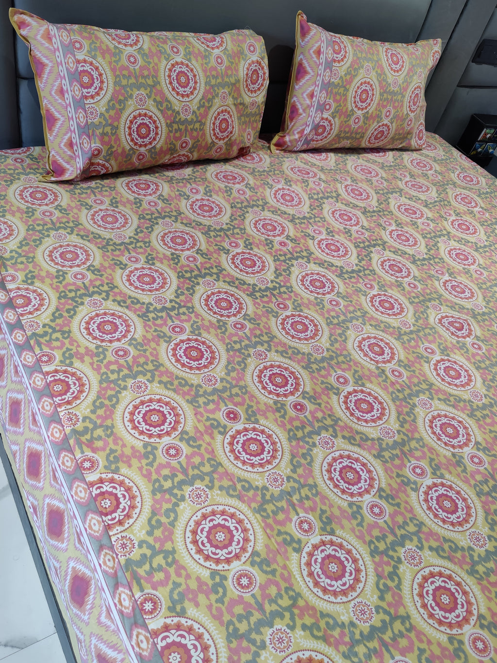 SHALIMAR BEDSHEET WITH TWO REVERSIBLE PILLOW COVERS