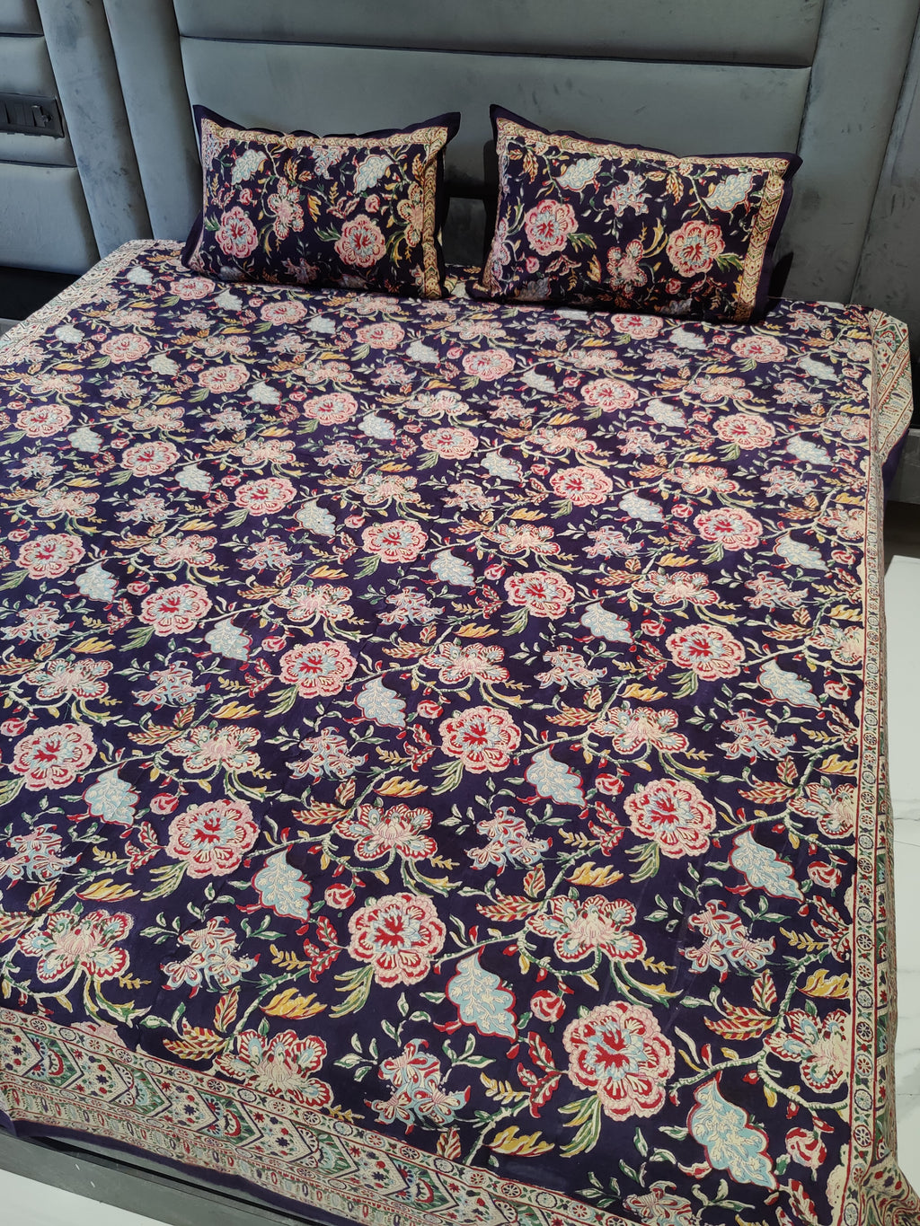 FESTIVE HANDBLOCK PRINTED BEDSHEET WITH 2 REVERSIBLE PILLOW COVERS