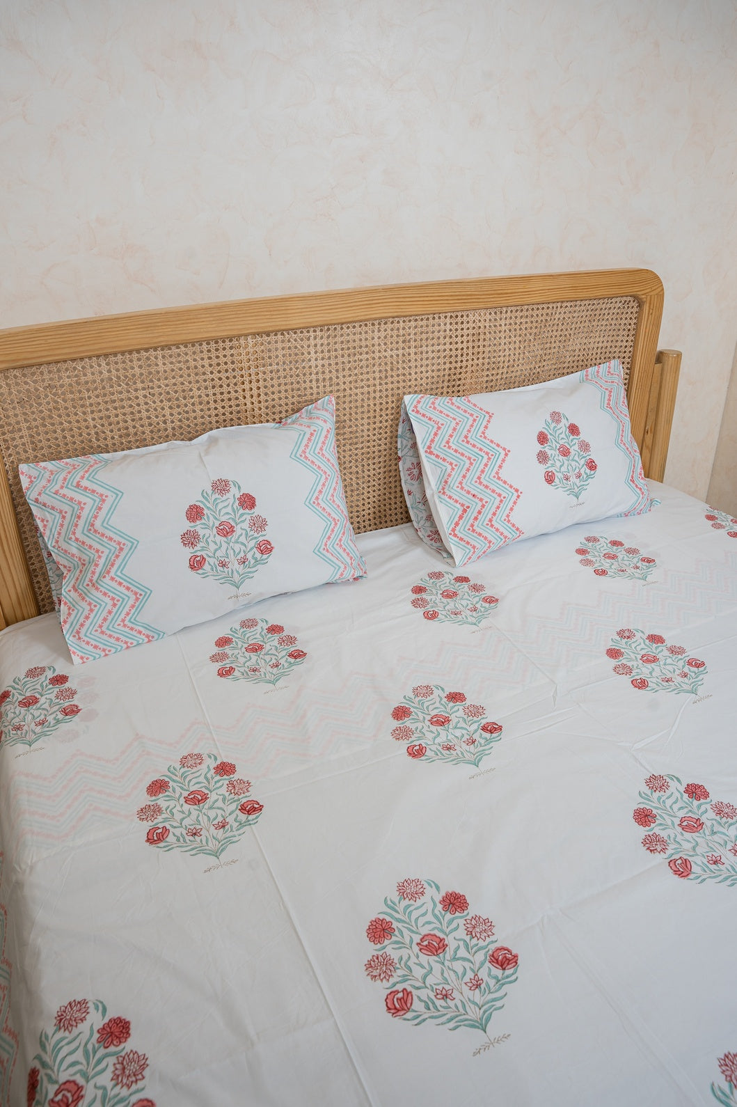 SURYA HAND BLOCK PRINTED BEDSHEET WITH TWO REVERSIBLE PILLOW COVERS