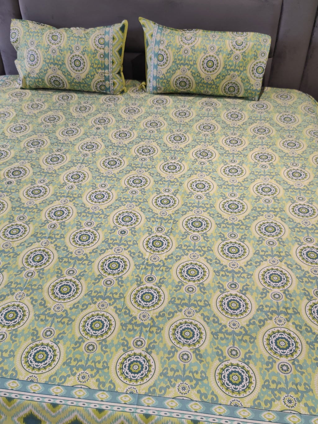 SHALIMAR BEDSHEET WITH TWO REVERSIBLE PILLOW COVERS