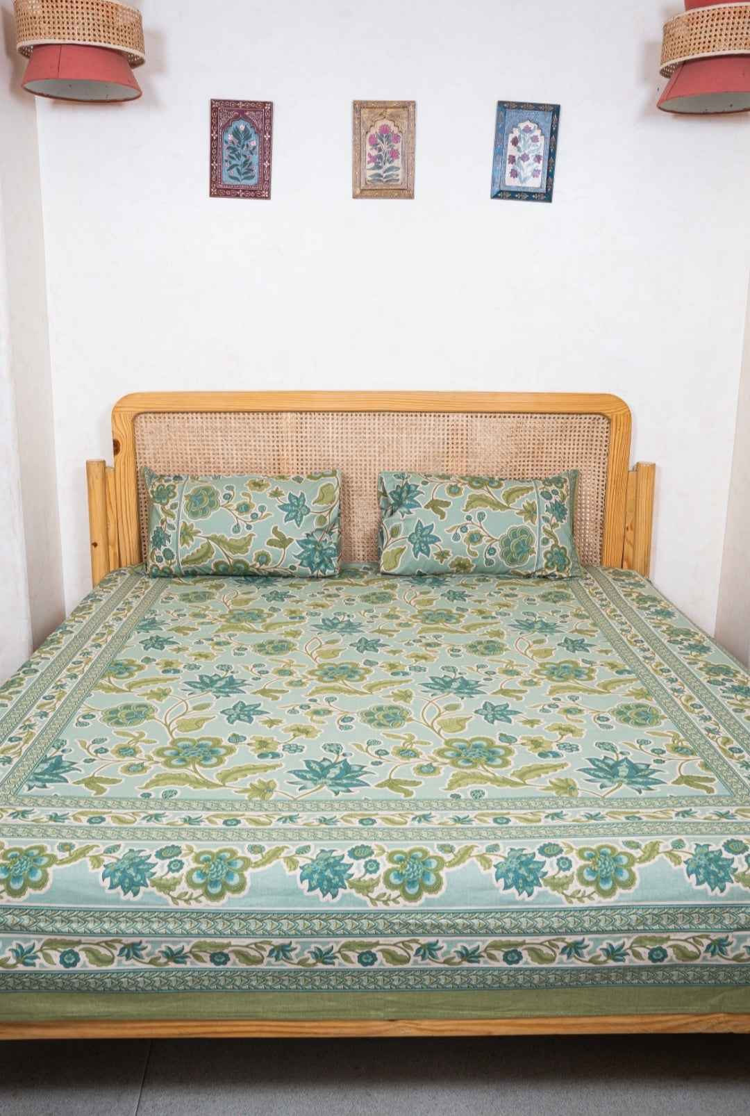 SHALIMAR BEDSHEET WITH TWO REVERSIBLE PILLOW COVERS