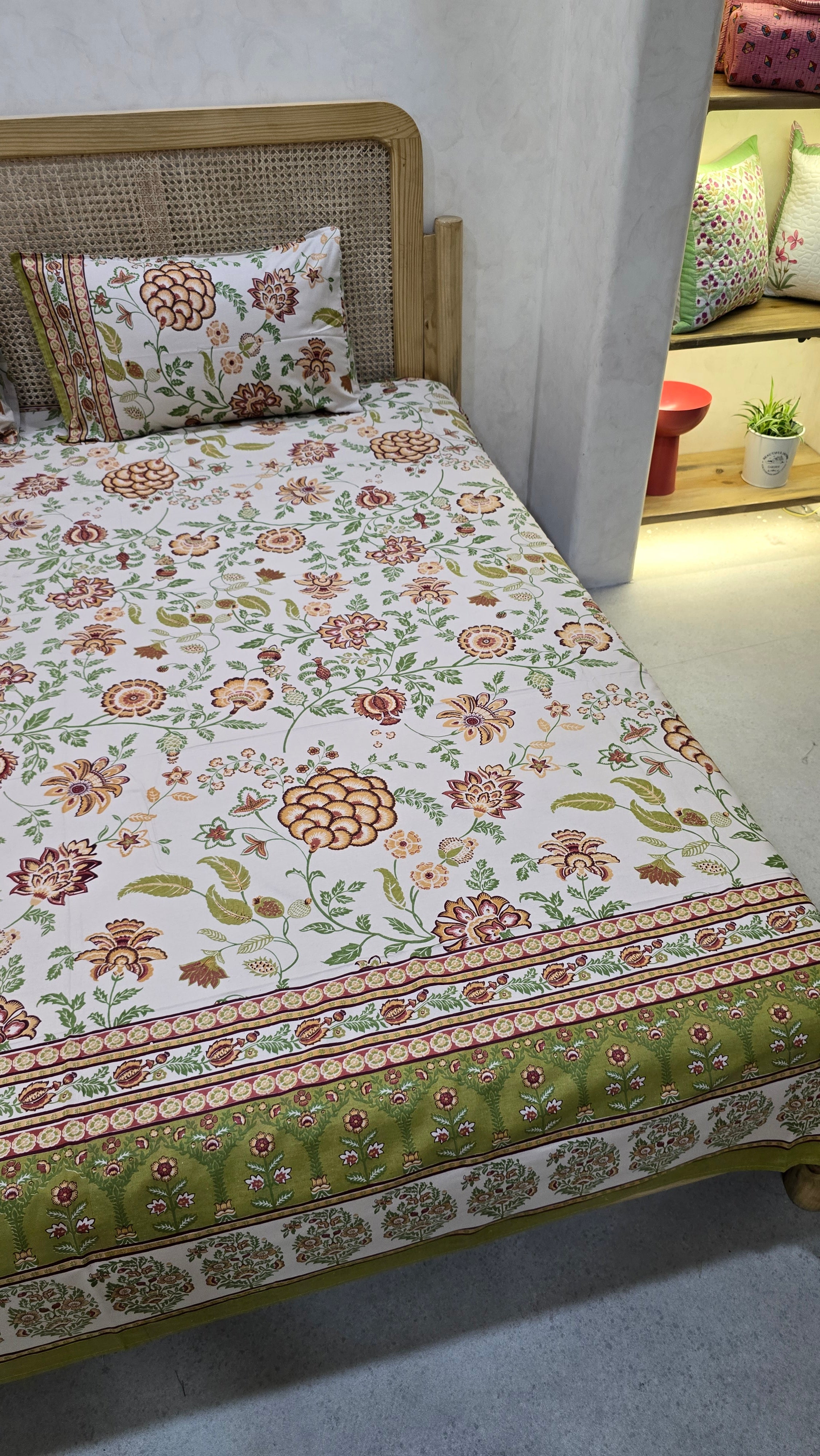 RANGREZ BEDSHEET WITH TWO REVERSIBLE PILLOW COVERS