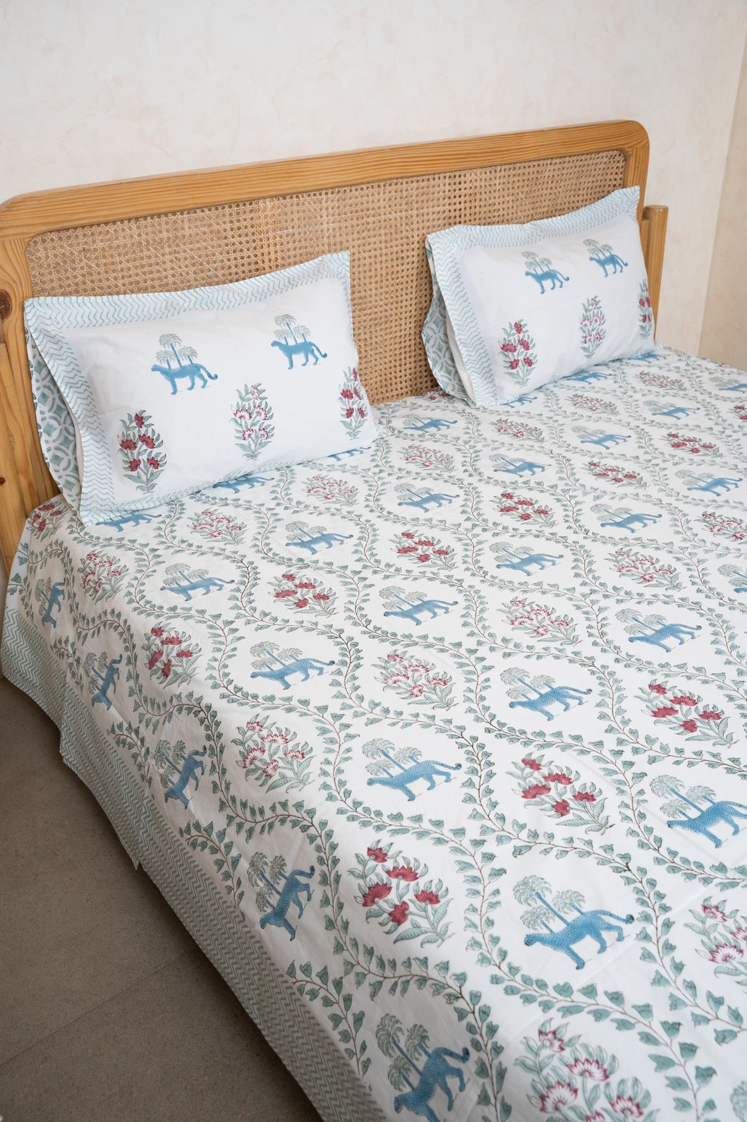 HANDBLOCK PRINTED BEDSHEET WITH TWO REVERSIBLE PILLOW COVERS