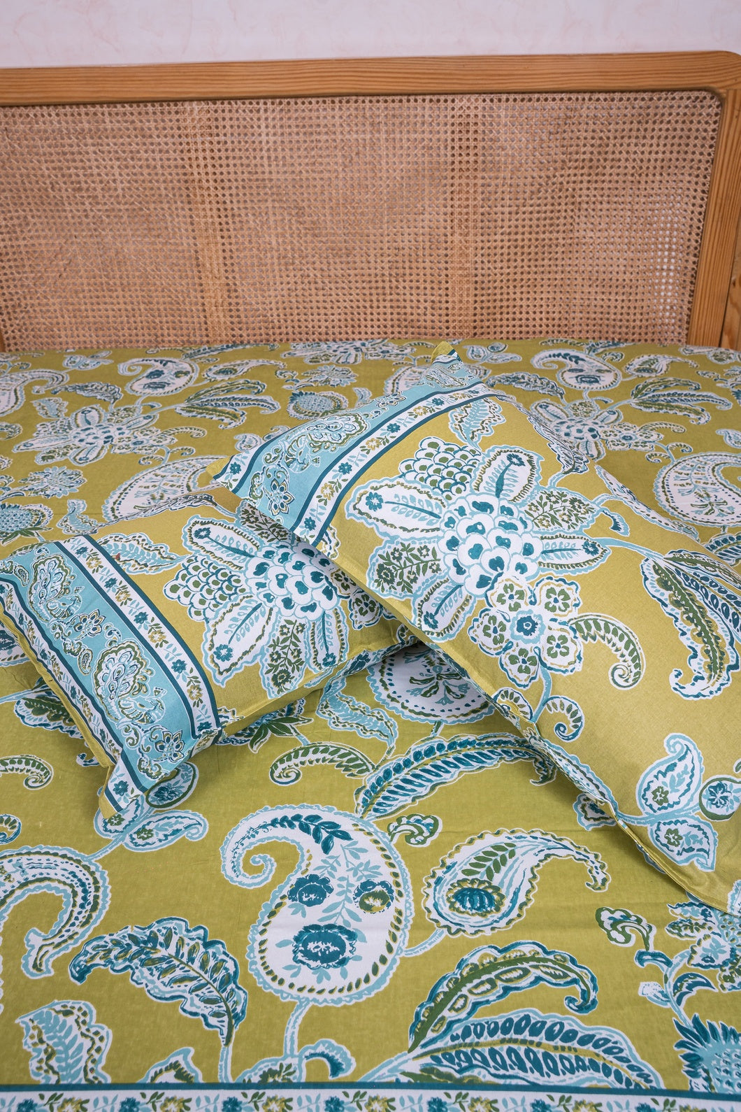 SHALIMAR BEDSHEET WITH TWO REVERSIBLE PILLOW COVERS