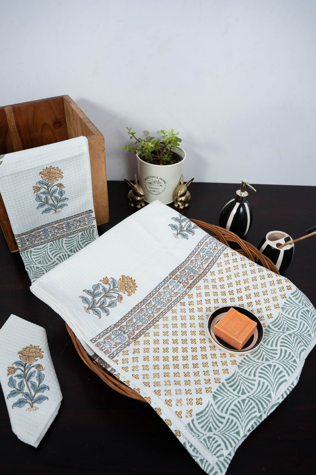 DAISY & DEW HANDBLOCK PRINTED BODY / HAND TOWEL / NAPKIN