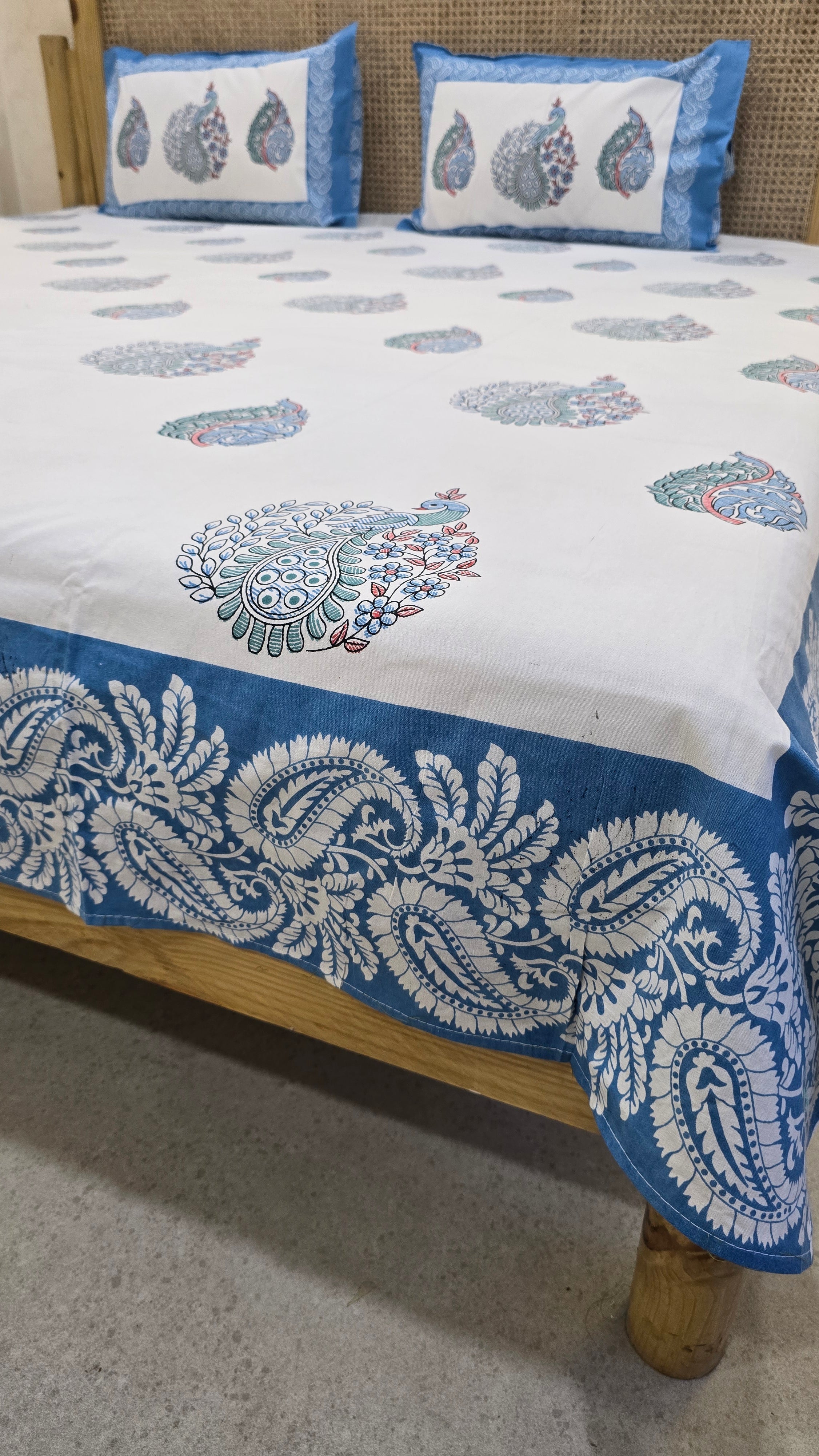 GULZAR BEDSHEET WITH TWO REVERSIBLE PILLOW COVERS