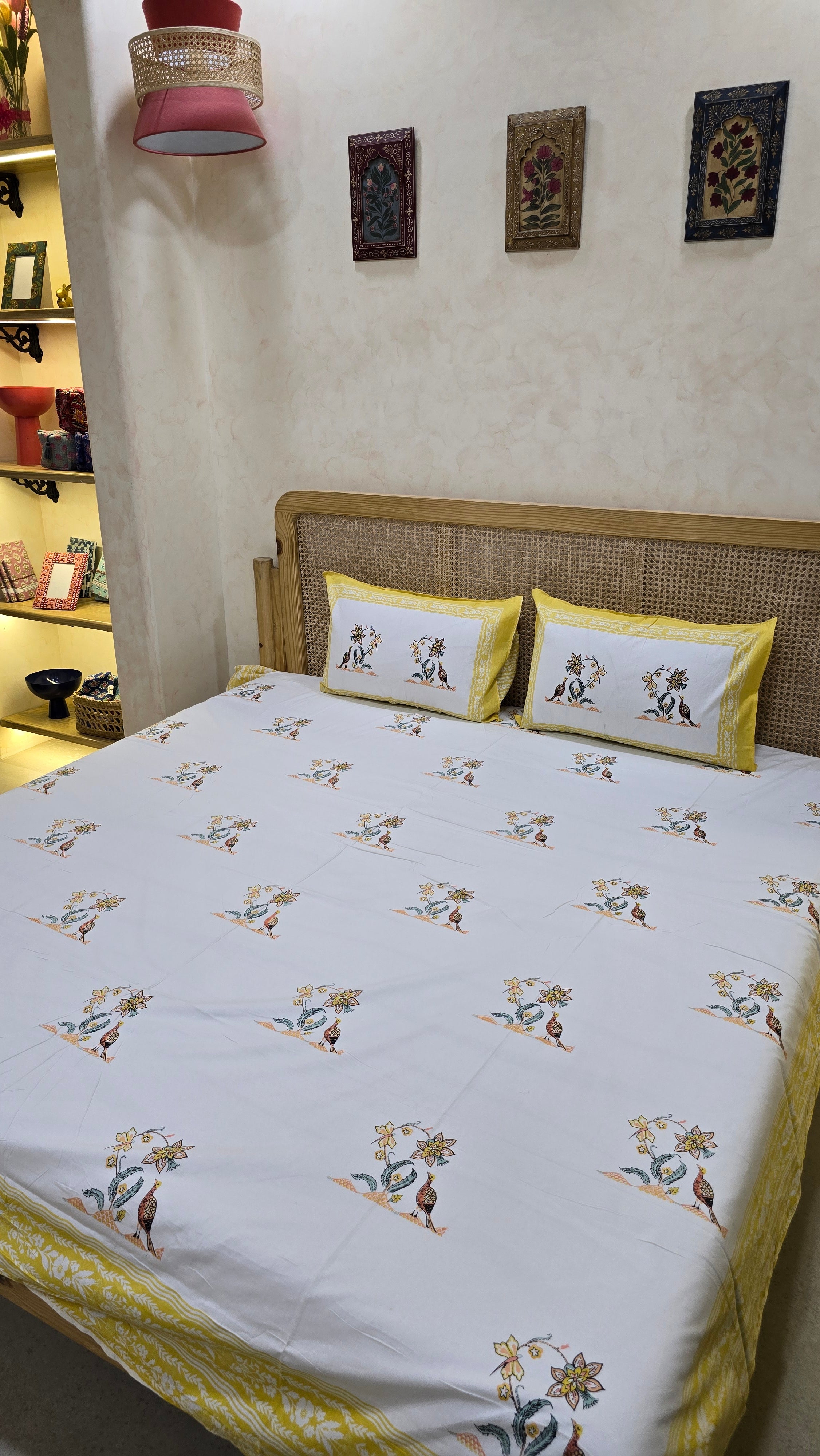 GULZAR BEDSHEET WITH TWO REVERSIBLE PILLOW COVERS