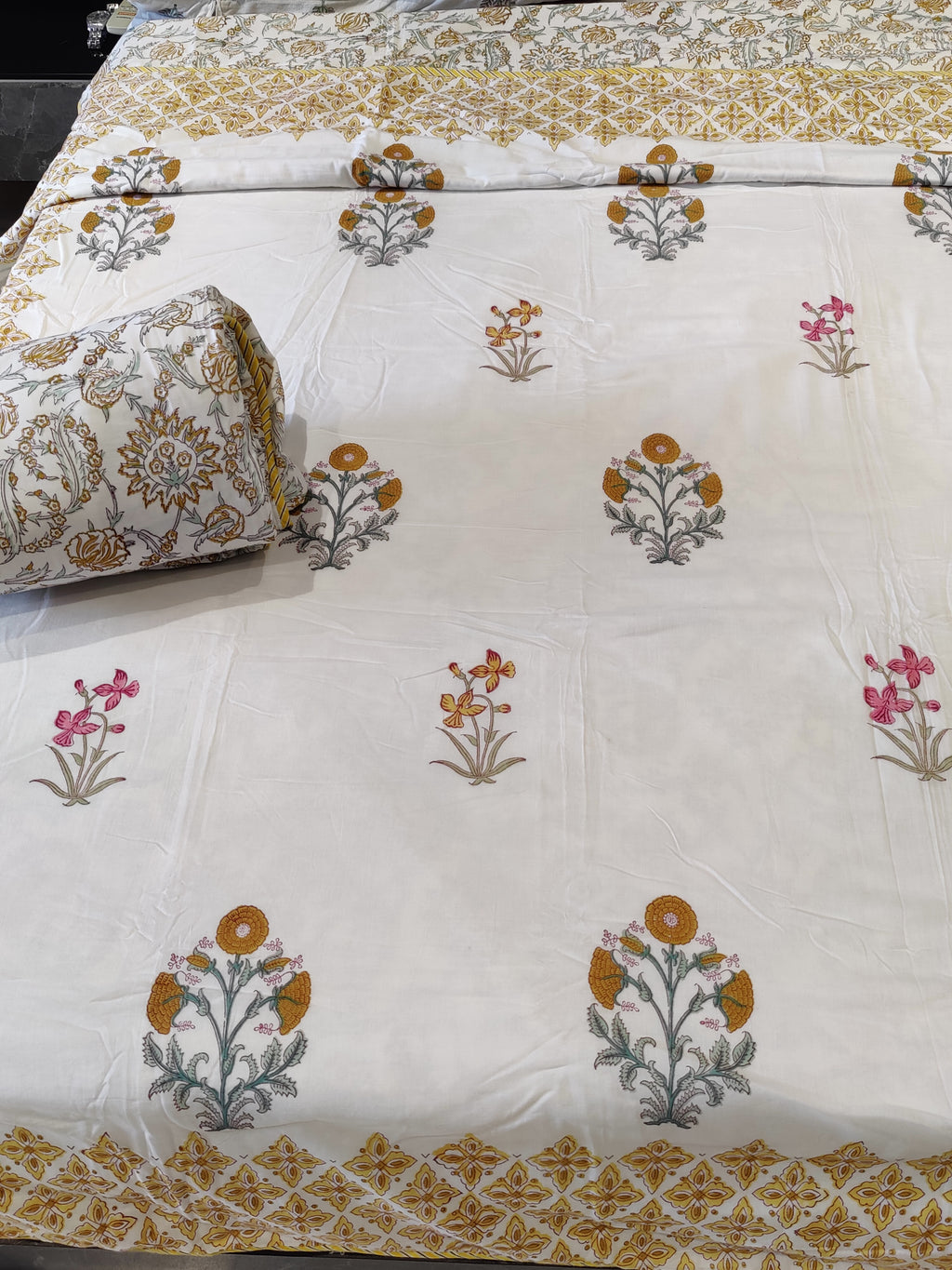 FLOWER OF PARADISE HANDBLOCK PRINTED REVERSIBLE MULMUL DOHAR (DOUBLE BED)