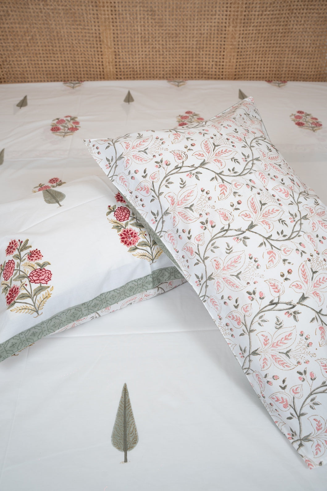 HAND BLOCK PRINTED BEDSHEET WITH TWO REVERSIBLE PILLOW COVERS