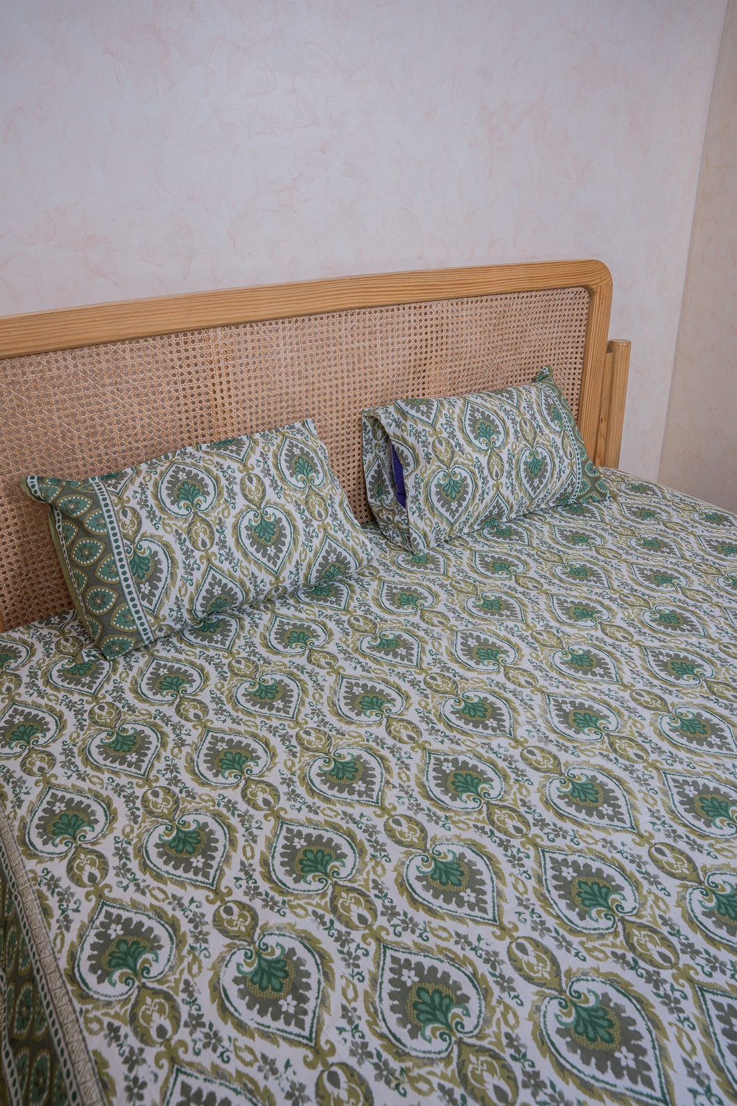 SHALIMAR BEDSHEET WITH TWO REVERSIBLE PILLOW COVERS