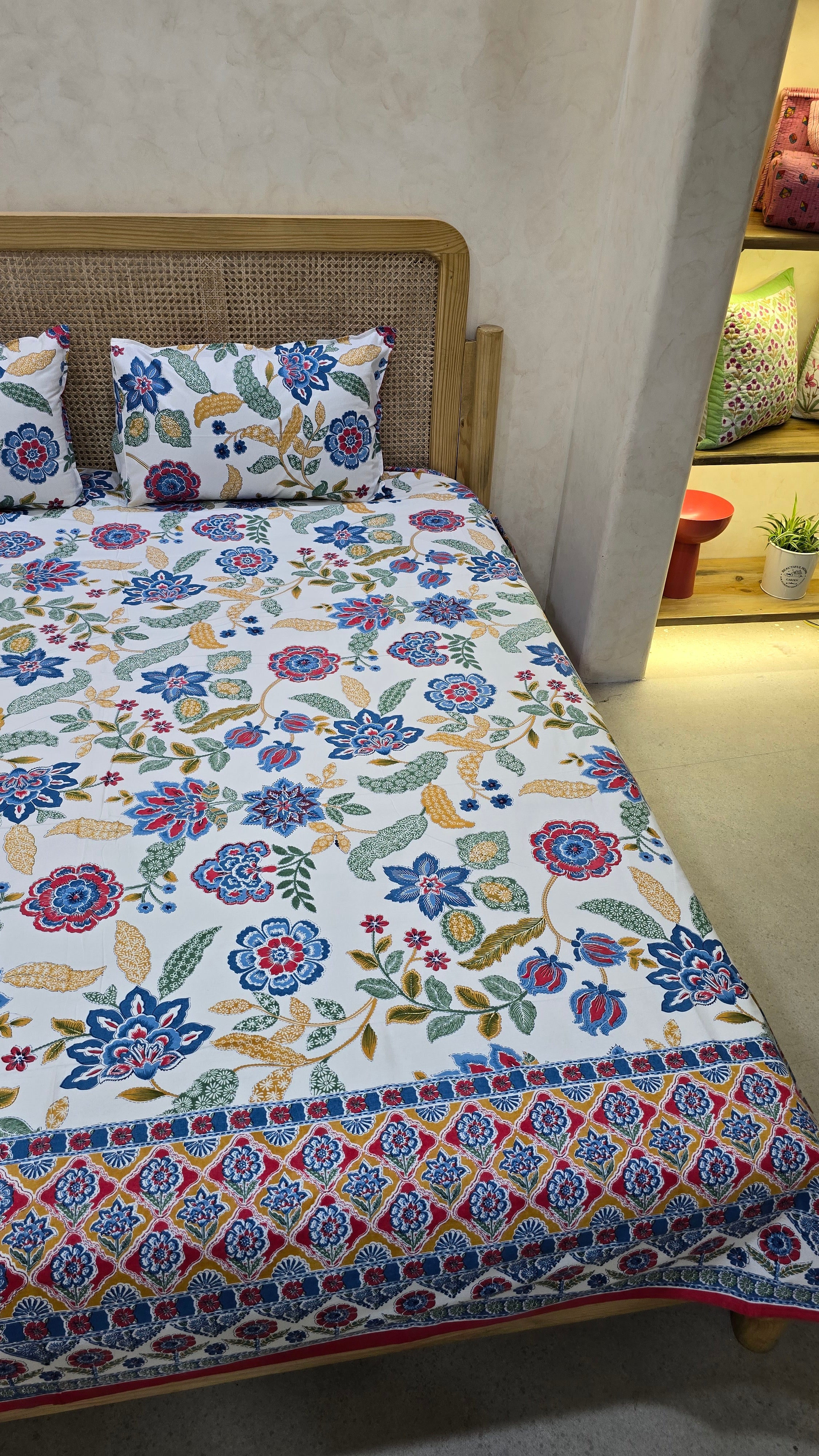 RANGREZ BEDSHEET WITH TWO REVERSIBLE PILLOW COVERS