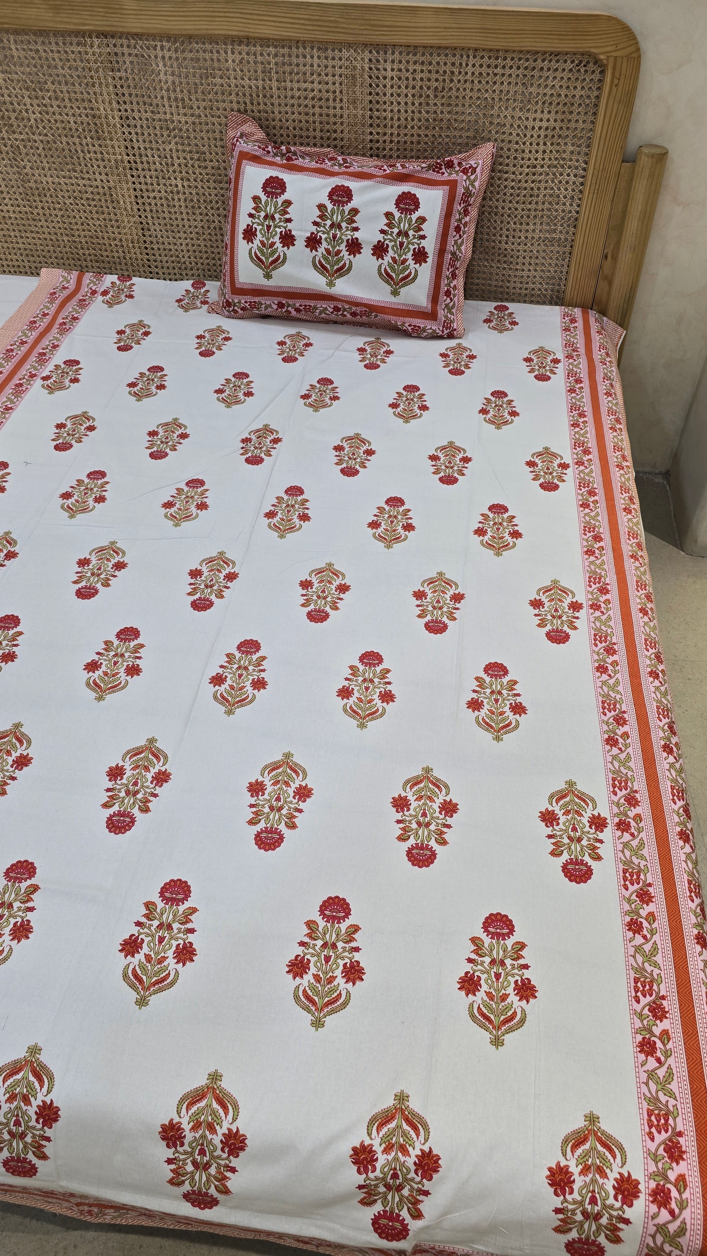 GULZAR BEDSHEET WITH ONE REVERSIBLE PILLOW COVER