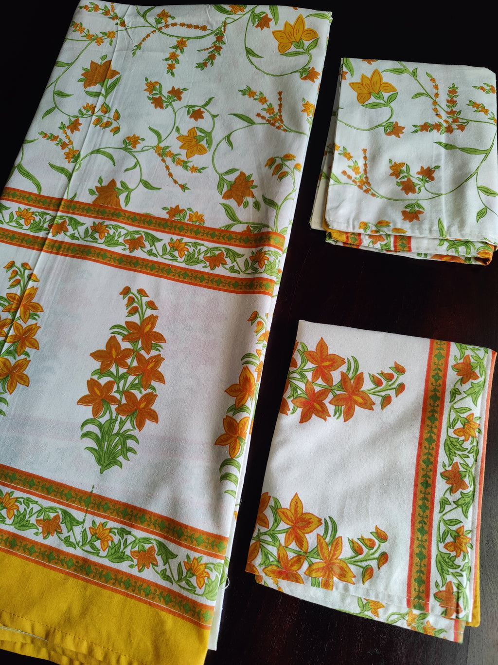 SHALIMAR BEDSHEET WITH TWO REVERSIBLE PILLOW COVERS