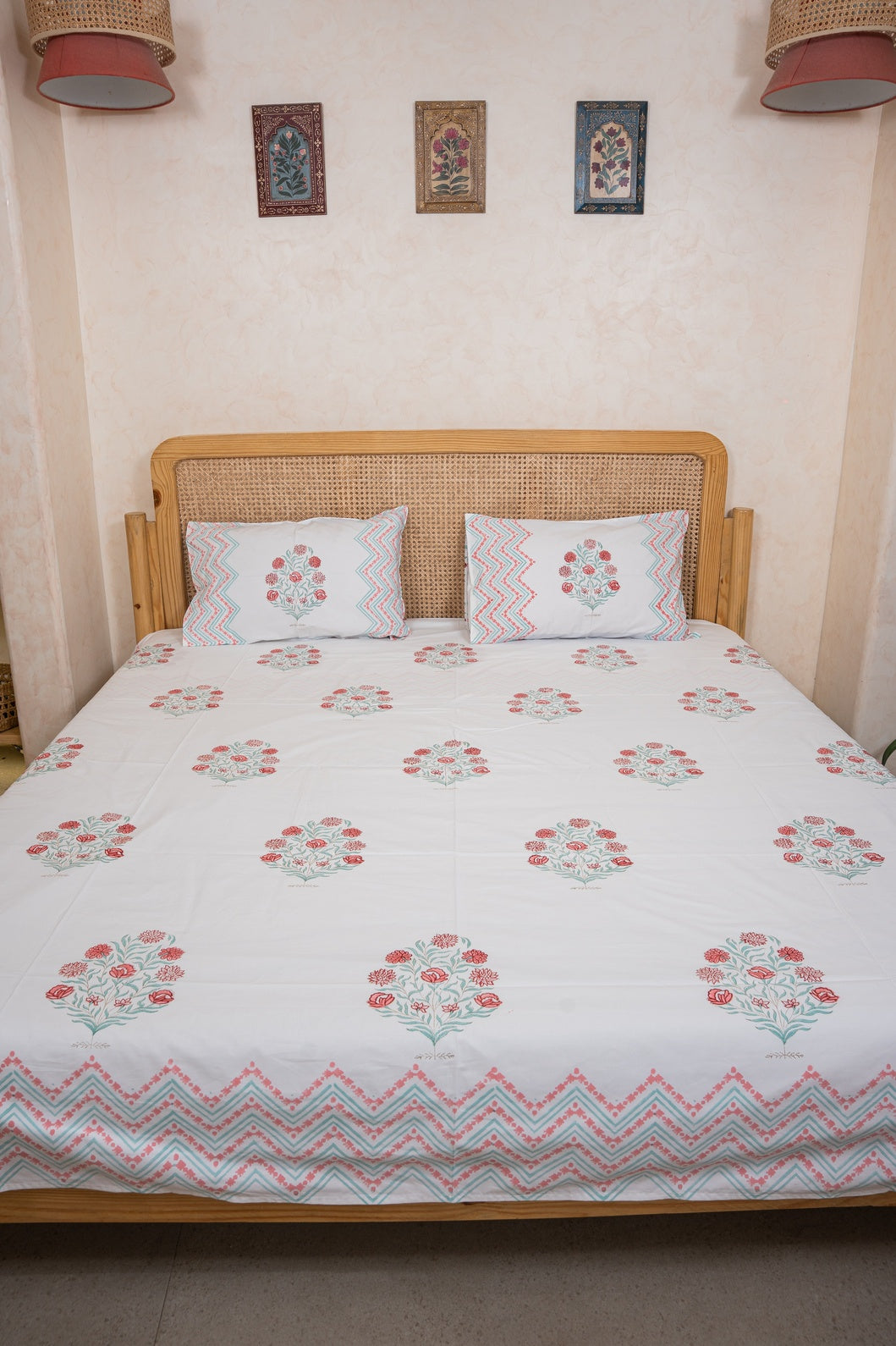 SURYA HANDBLOCK PRINTED BEDSHEET WITH TWO REVERSIBLE PILLOW COVERS