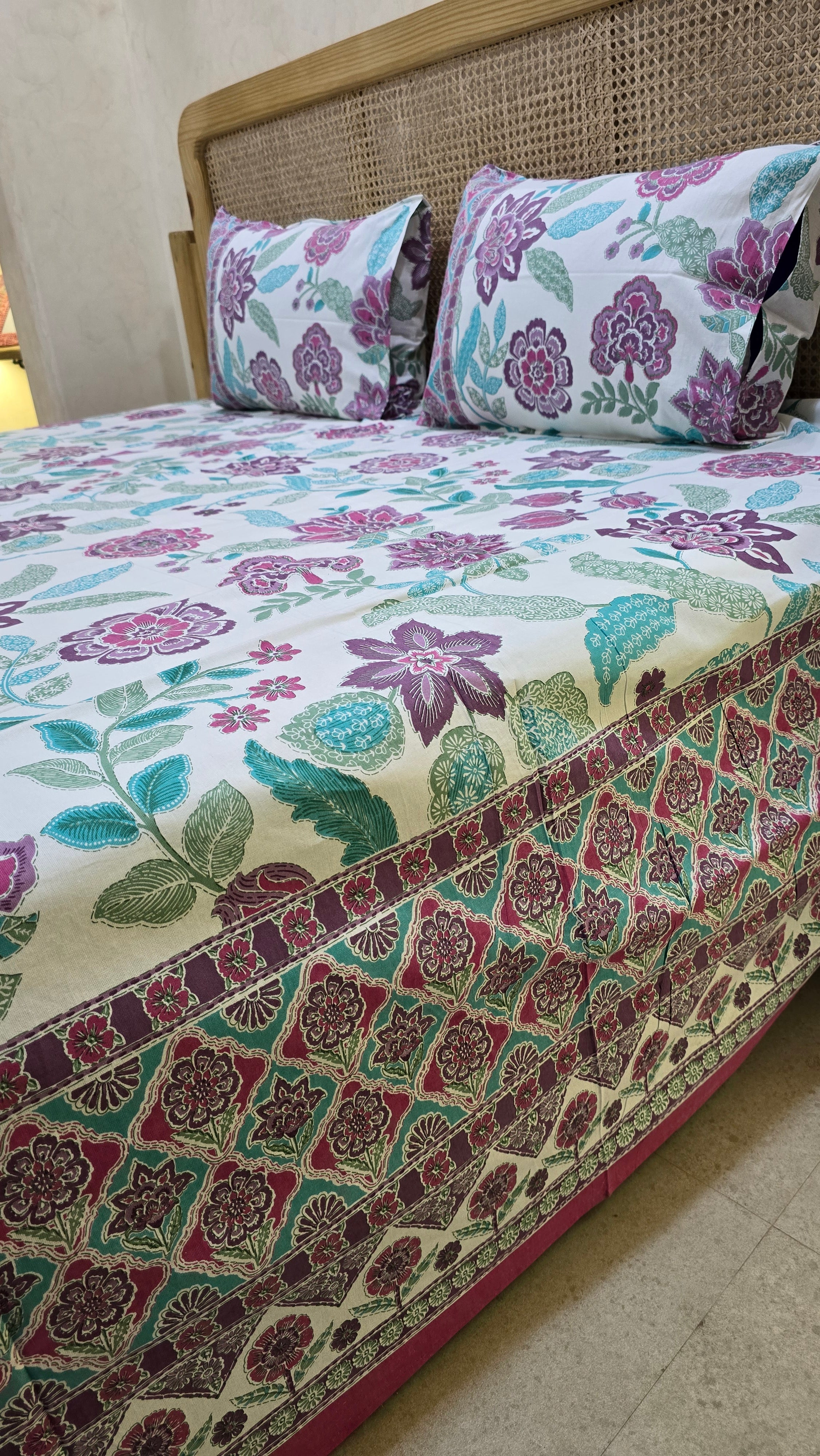 RANGREZ BEDSHEET WITH TWO REVERSIBLE PILLOW COVERS