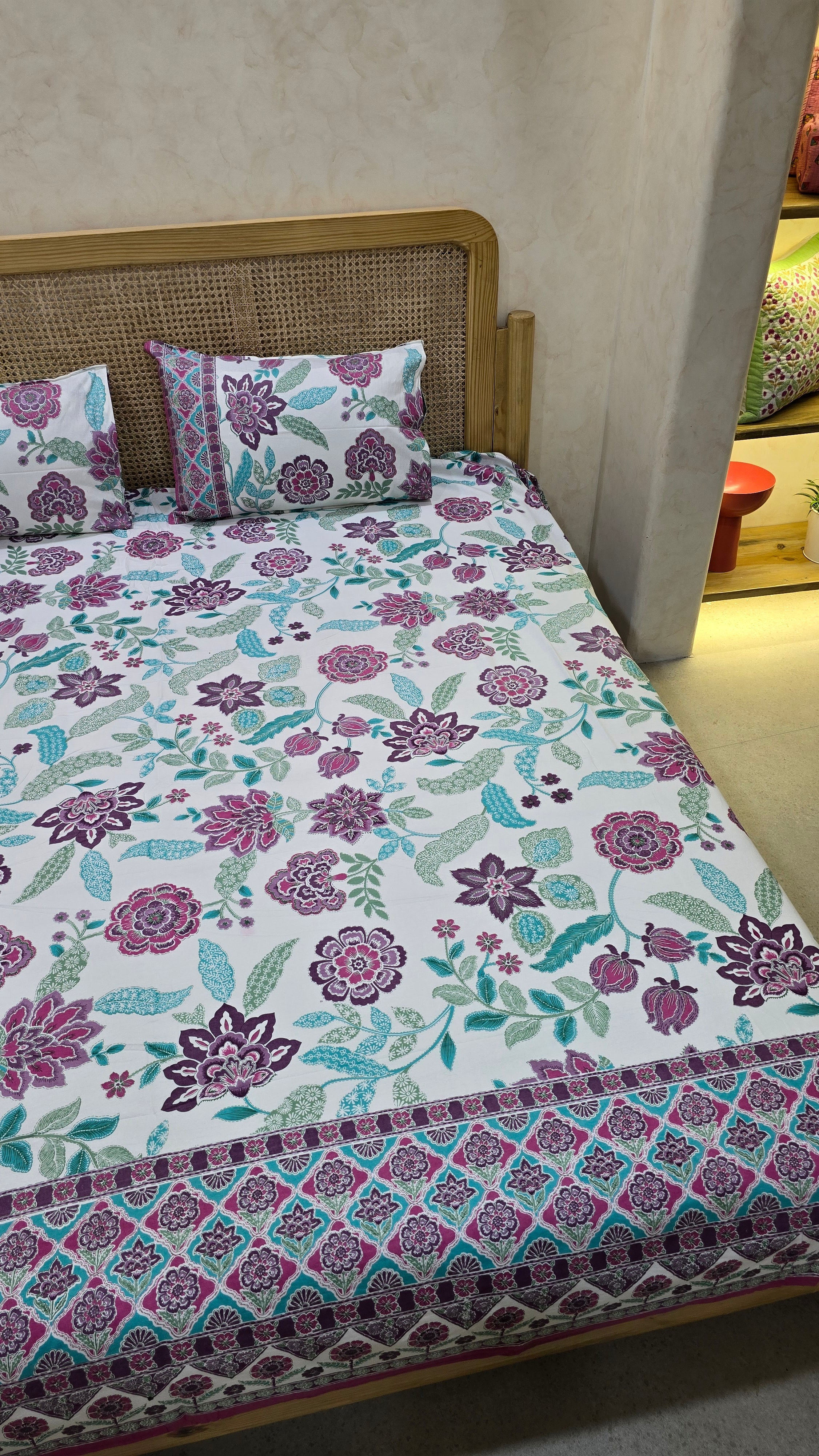 RANGREZ BEDSHEET WITH TWO REVERSIBLE PILLOW COVERS