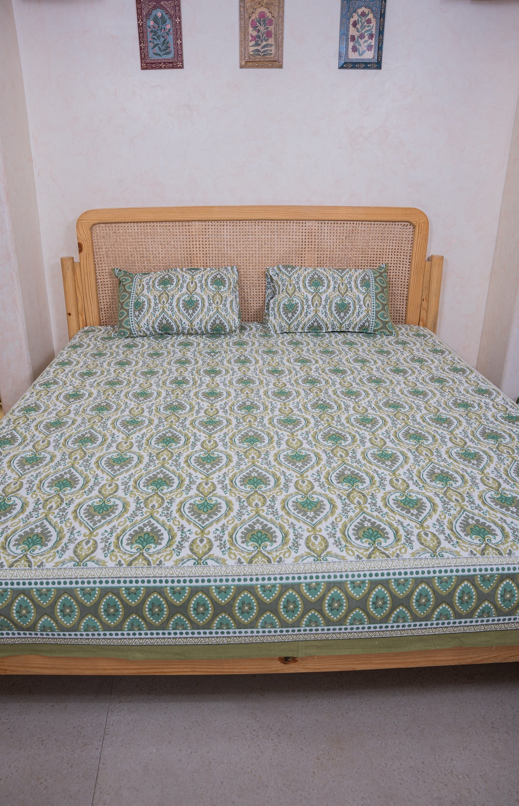 SHALIMAR BEDSHEET WITH TWO REVERSIBLE PILLOW COVERS
