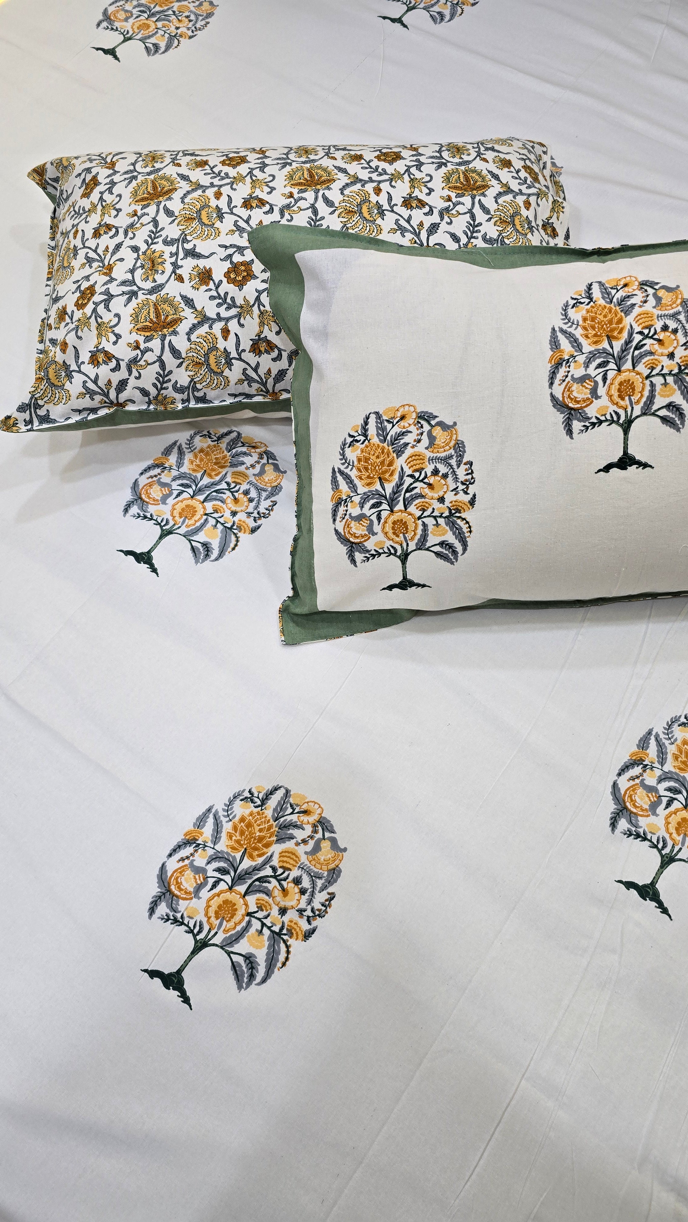 GULZAR BEDSHEET WITH TWO REVERSIBLE PILLOW COVERS