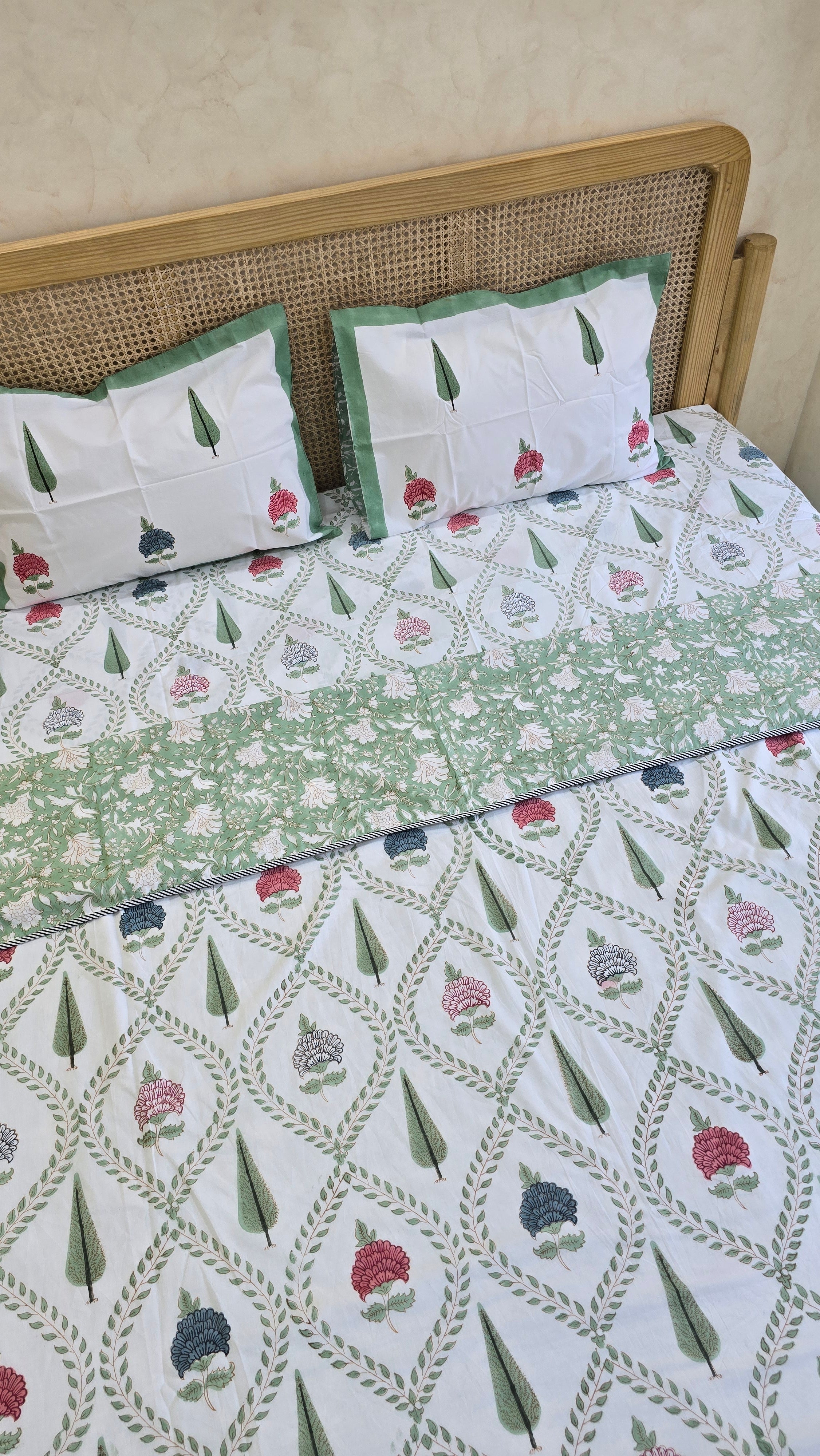 ANISH HANDBLOCK PRINTED DOHAR BEDDING SET