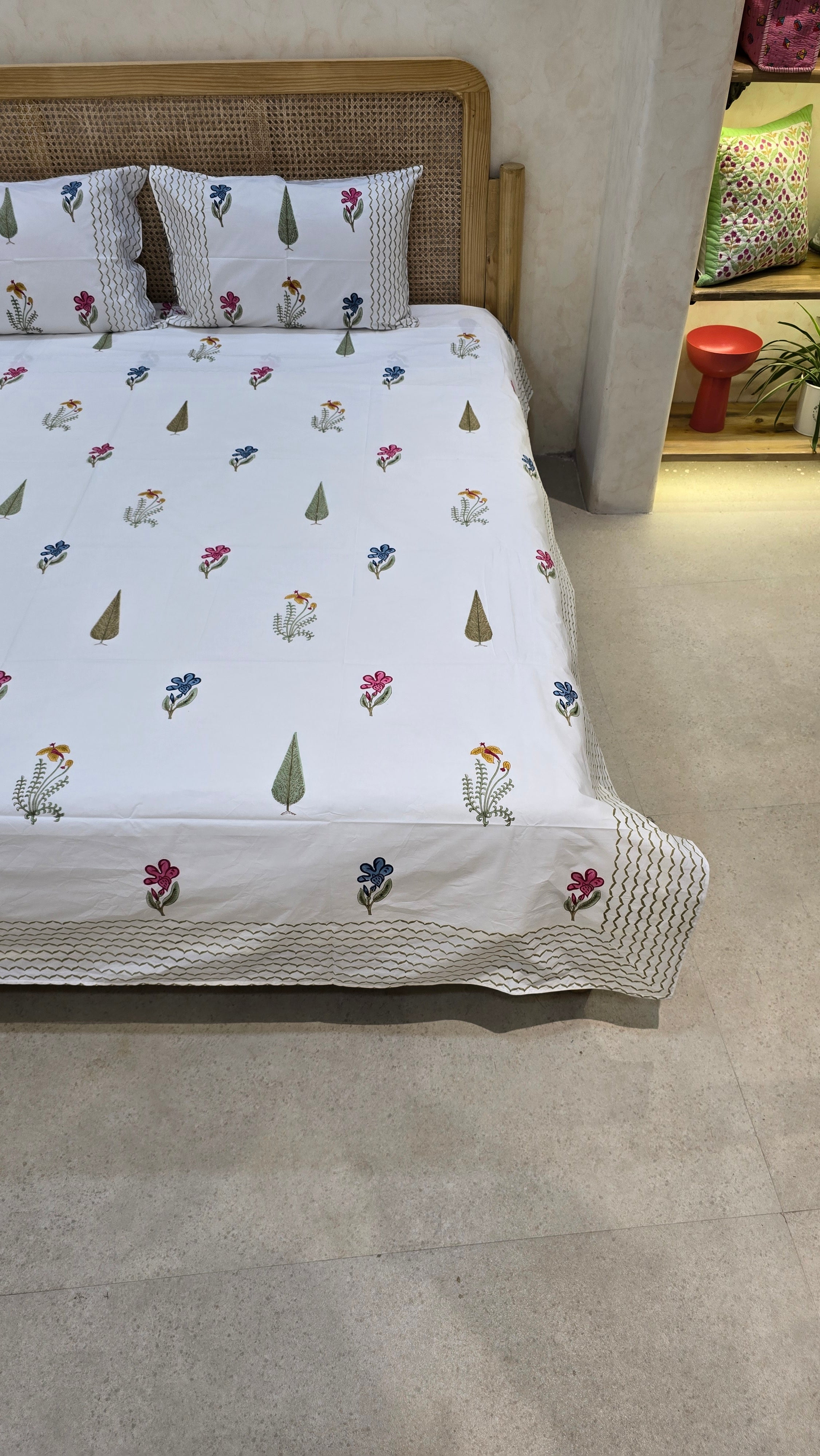 RAAHI HAND BLOCK PRINTED BEDSHEET WITH TWO REVERSIBLE PILLOW COVERS