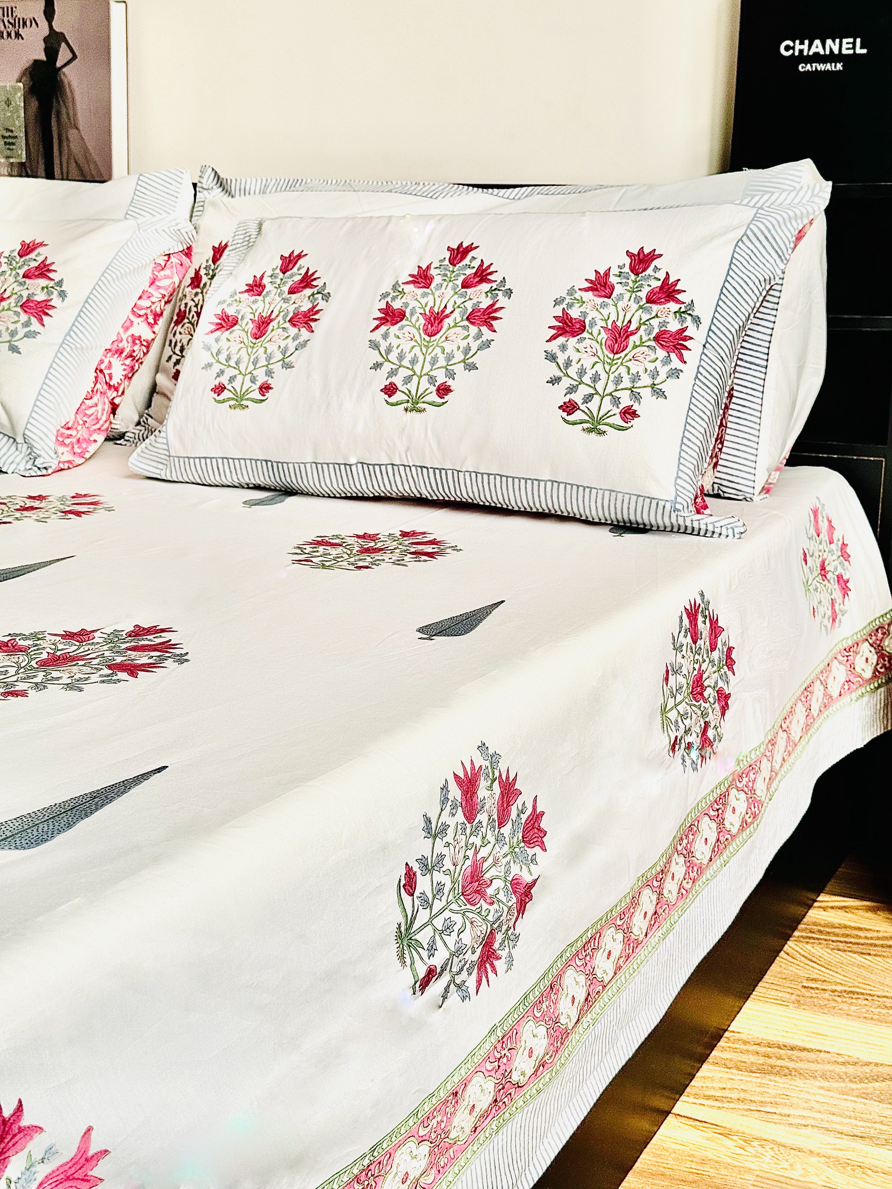 SUMAN HANDBLOCK PRINTED BEDSHEET WITH TWO REVERSIBLE PILLOW COVERS