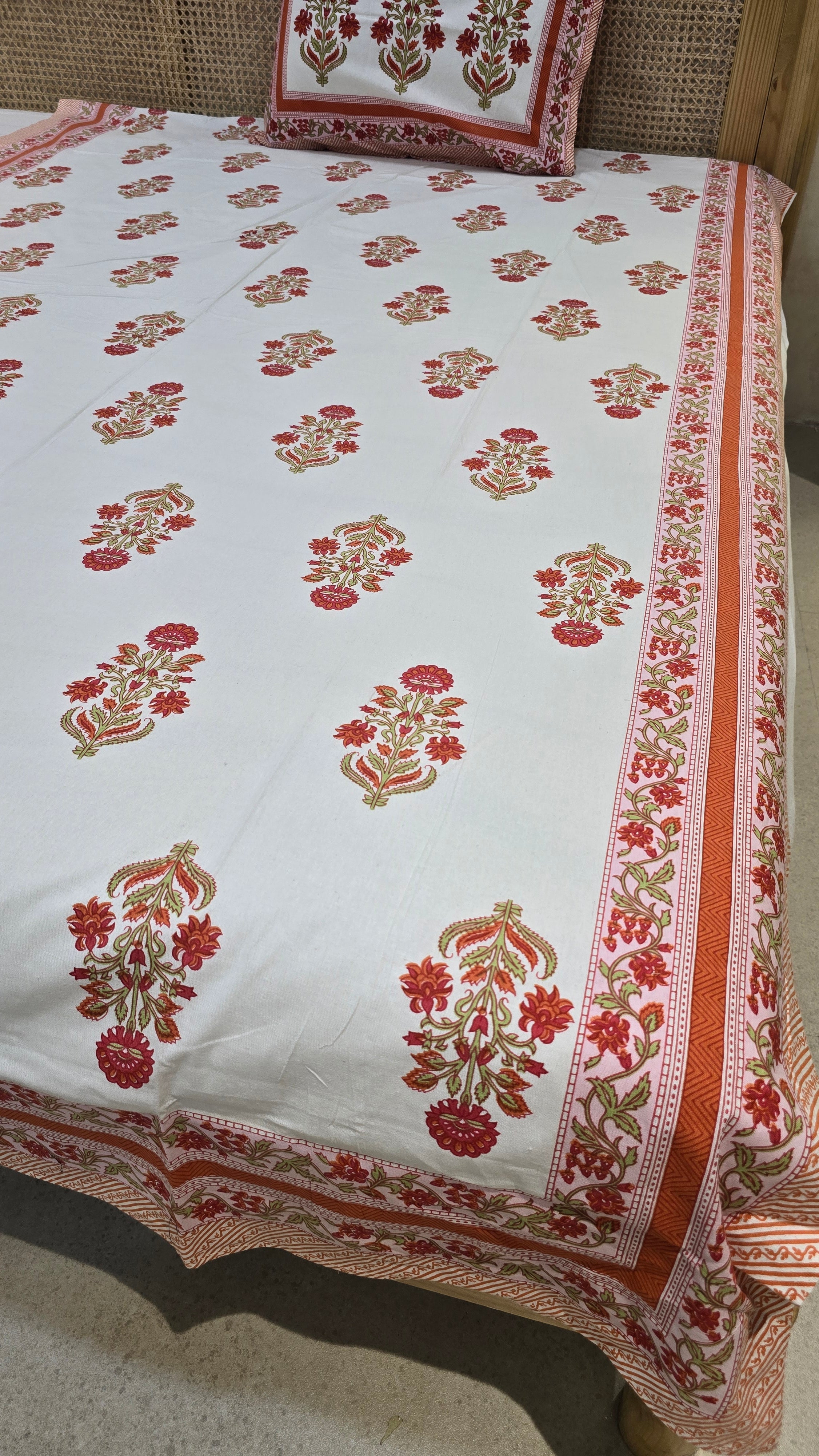 GULZAR BEDSHEET WITH ONE REVERSIBLE PILLOW COVER