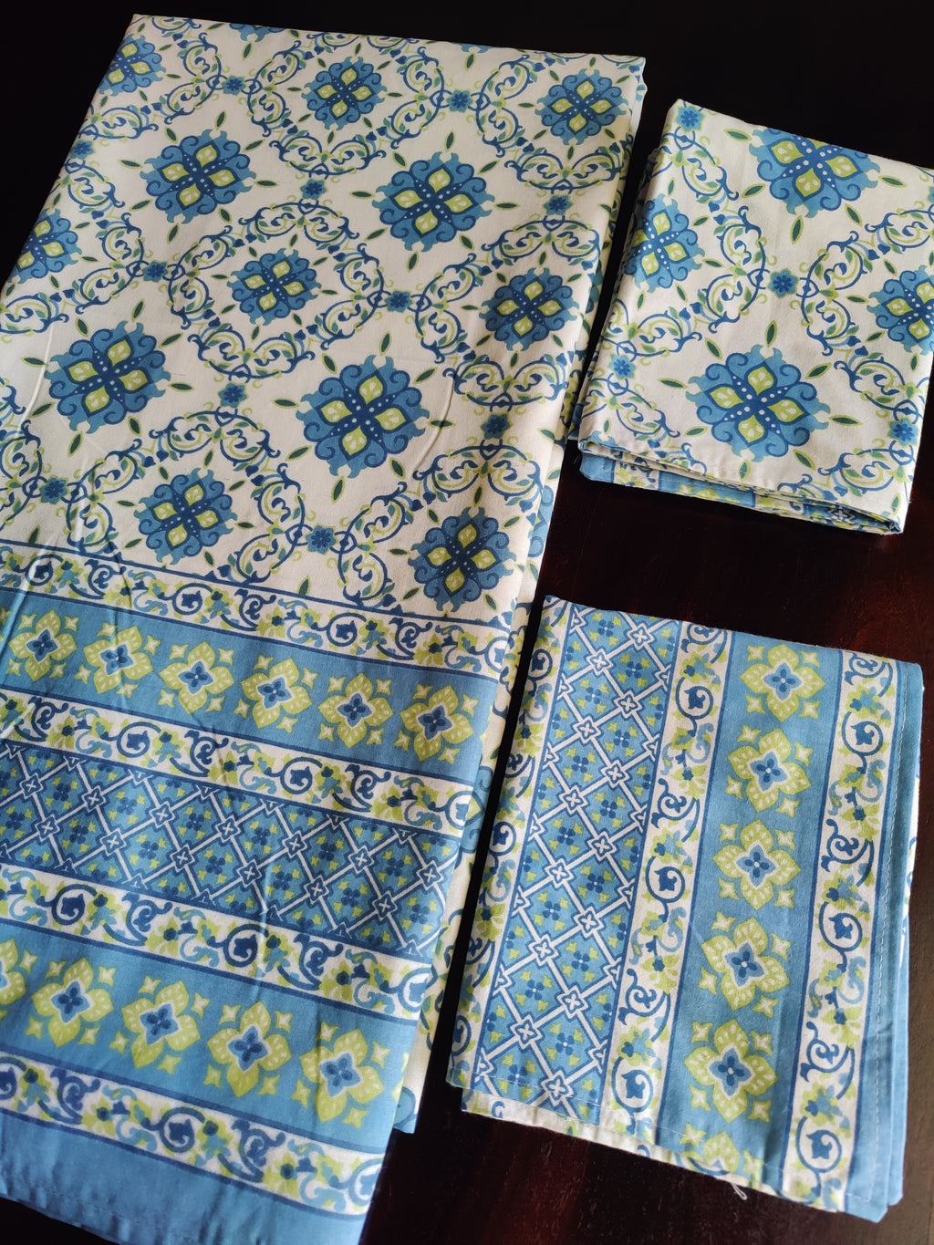 SHALIMAR BEDSHEET WITH TWO REVERSIBLE PILLOW COVERS