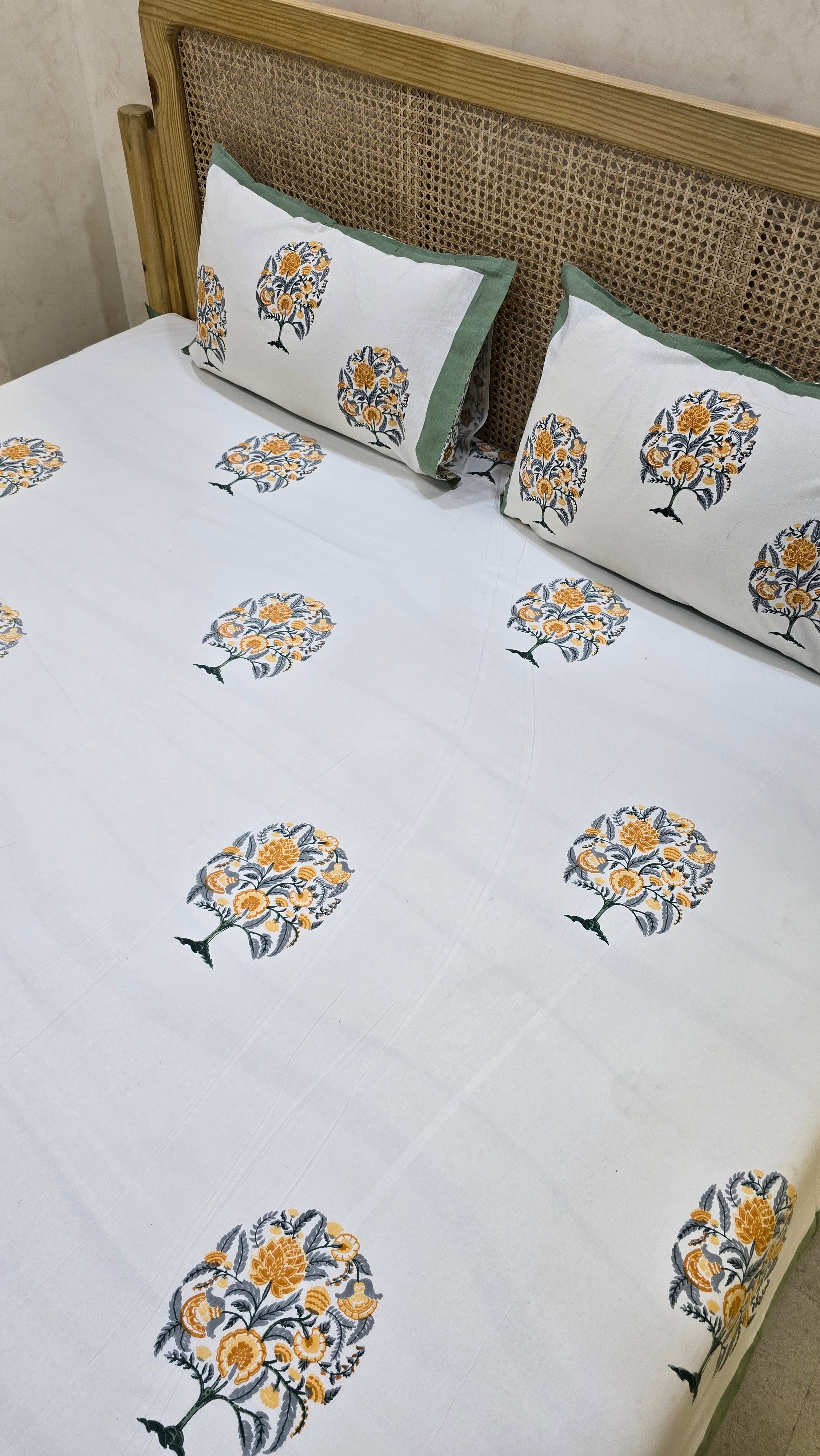 GULZAR BEDSHEET WITH TWO REVERSIBLE PILLOW COVERS