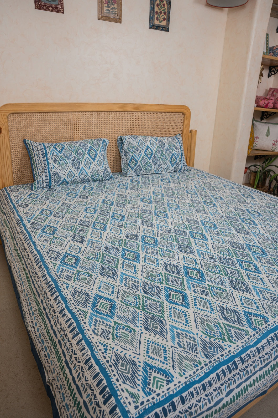SHALIMAR BEDSHEET WITH TWO REVERSIBLE PILLOW COVERS