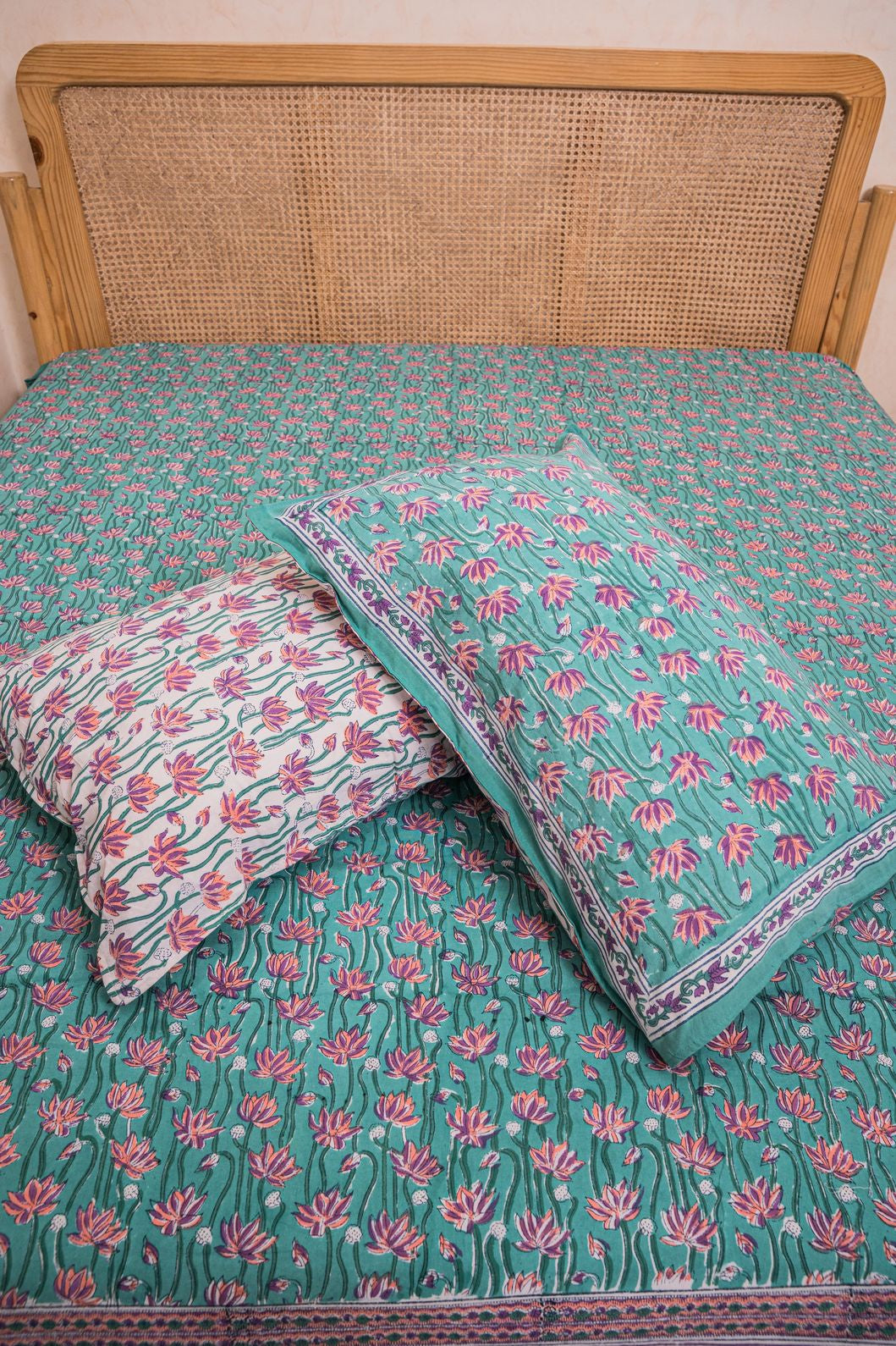 FESTIVE HANDBLOCK PRINTED BEDSHEET WITH 2 REVERSIBLE PILLOW COVERS