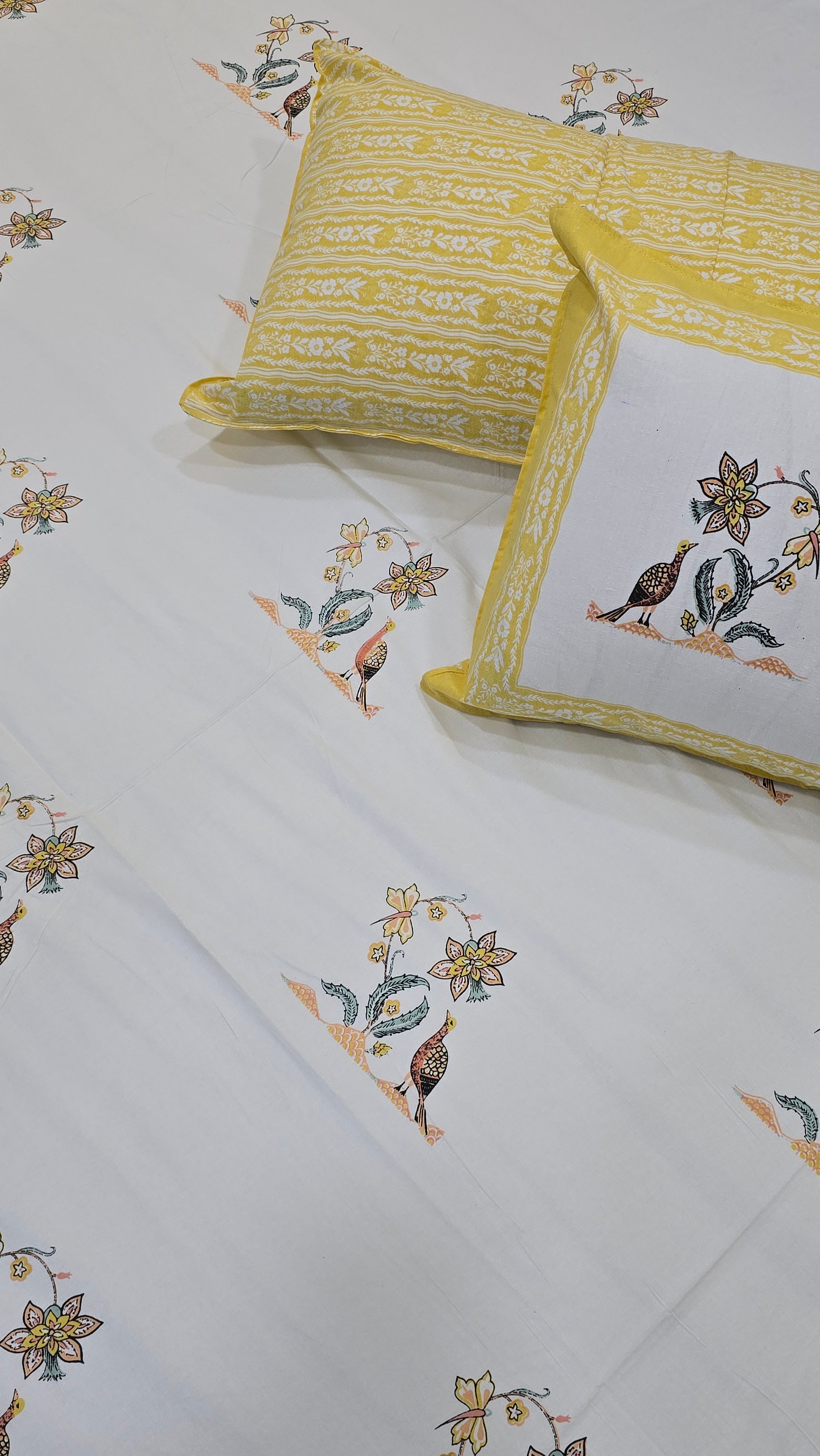 GULZAR BEDSHEET WITH TWO REVERSIBLE PILLOW COVERS