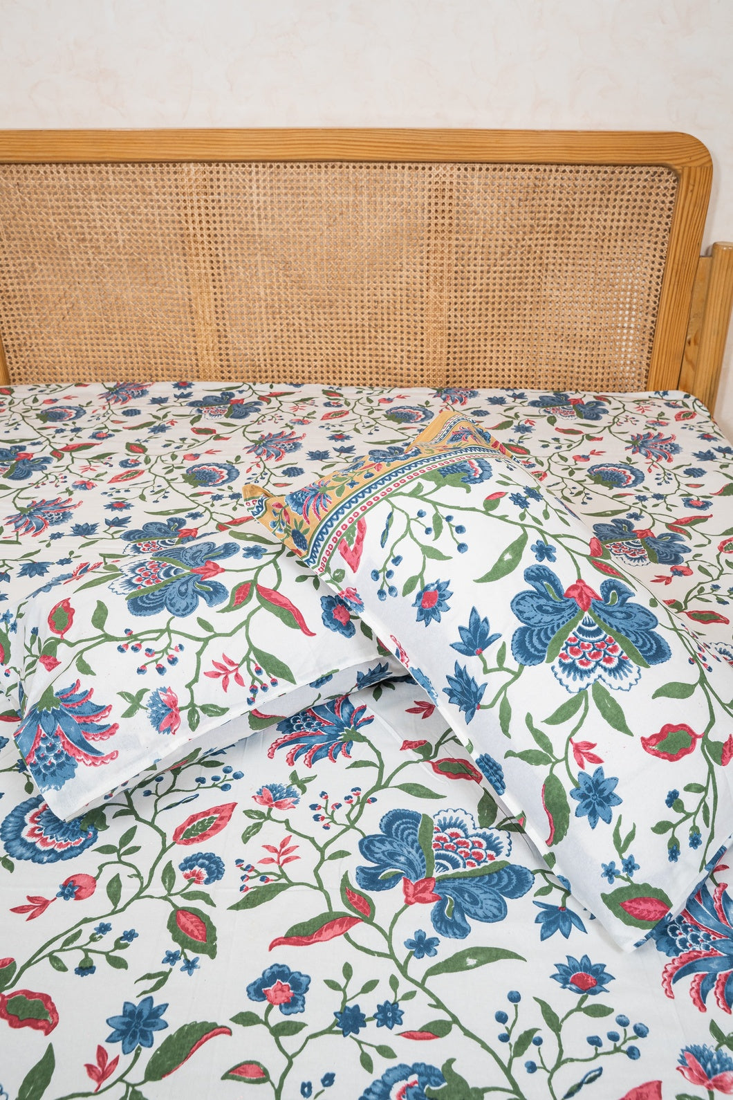 SHALIMAR BEDSHEET WITH TWO REVERSIBLE PILLOW COVERS