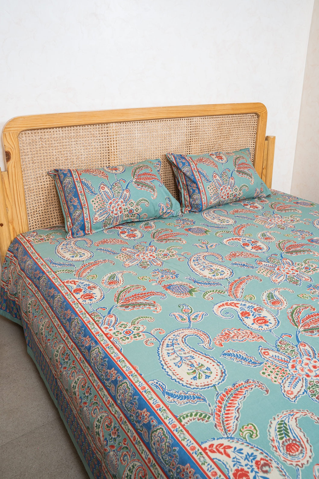 SHALIMAR BEDSHEET WITH TWO REVERSIBLE PILLOW COVERS