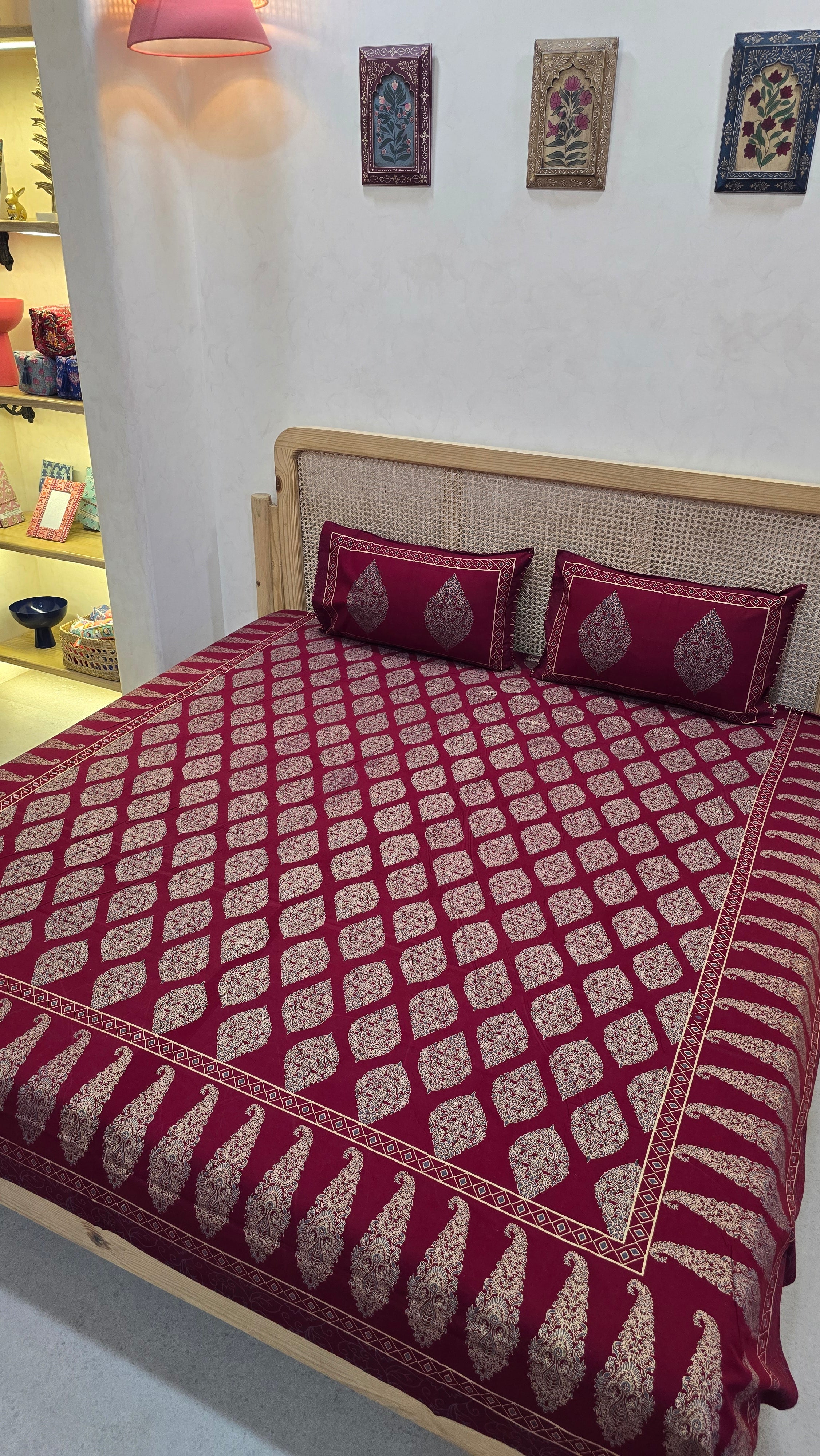 KANAK GOLD BEDSHEET WITH TWO REVERSIBLE PILLOW COVERS