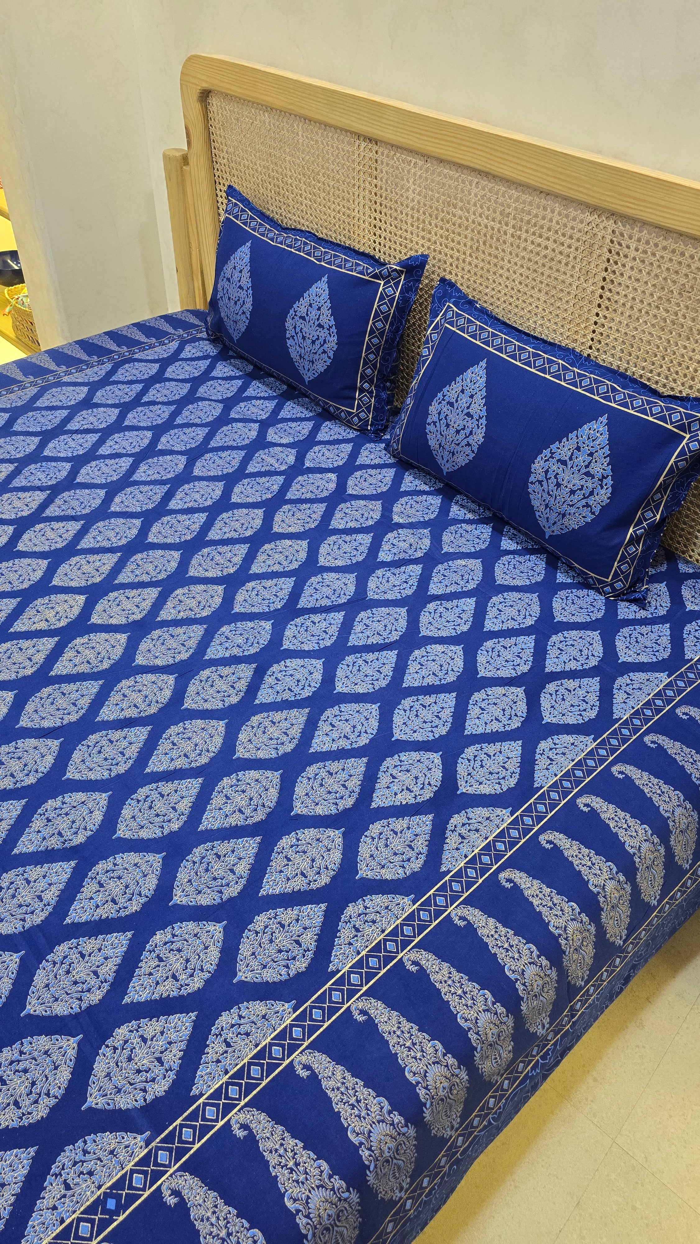 KANAK GOLD BEDSHEET WITH TWO REVERSIBLE PILLOW COVERS