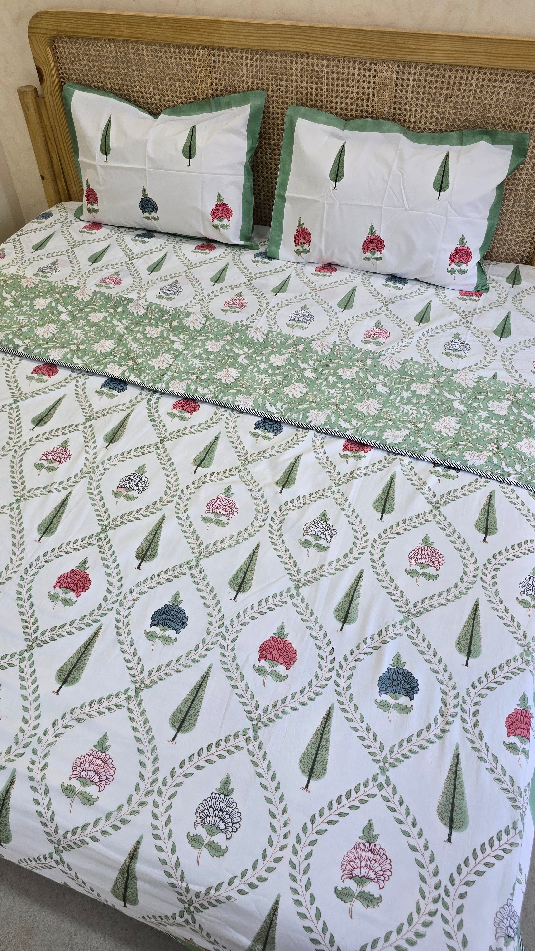 ANISH HANDBLOCK PRINTED DOHAR BEDDING SET