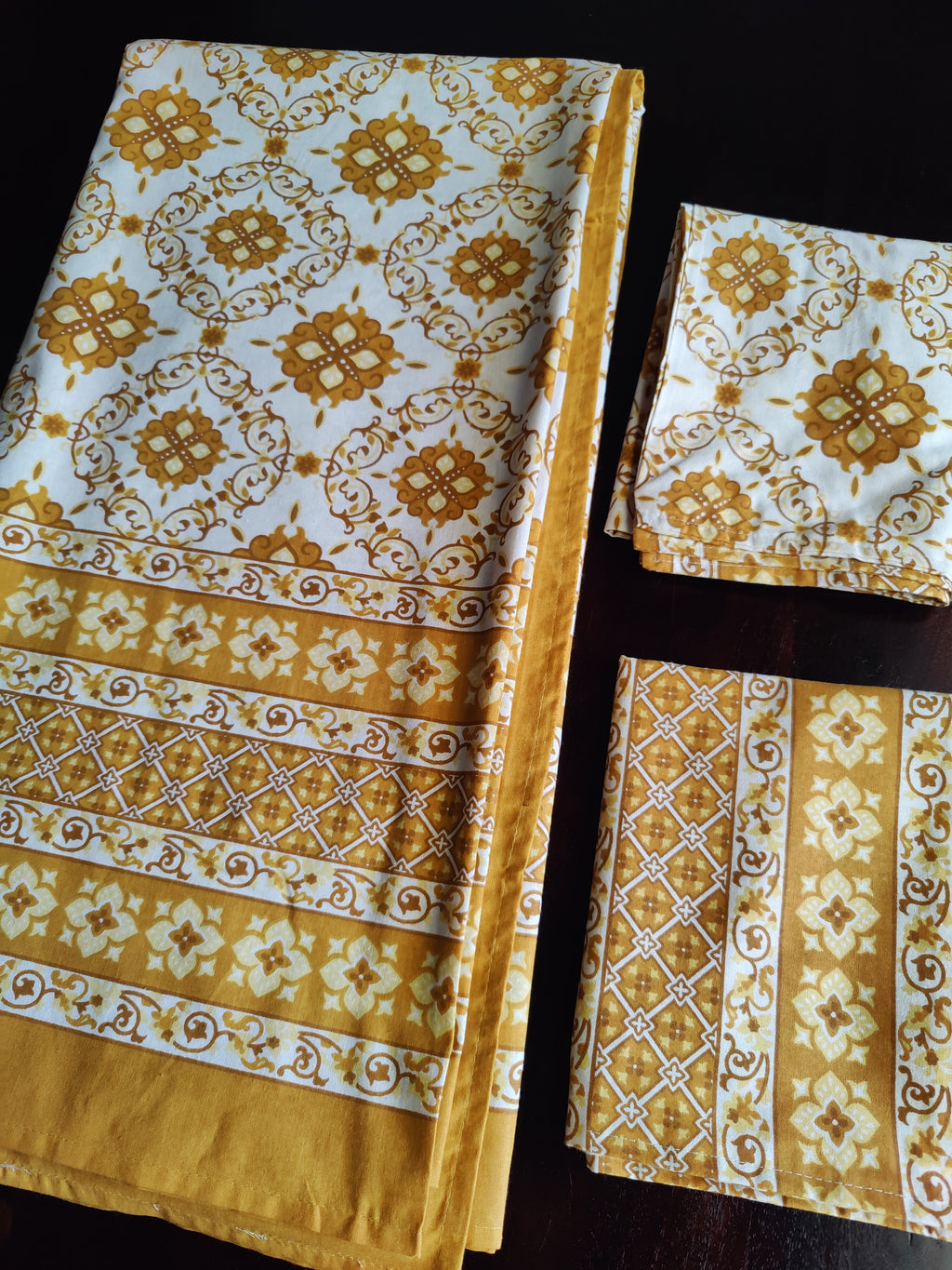 SHALIMAR BEDSHEET WITH TWO REVERSIBLE PILLOW COVERS