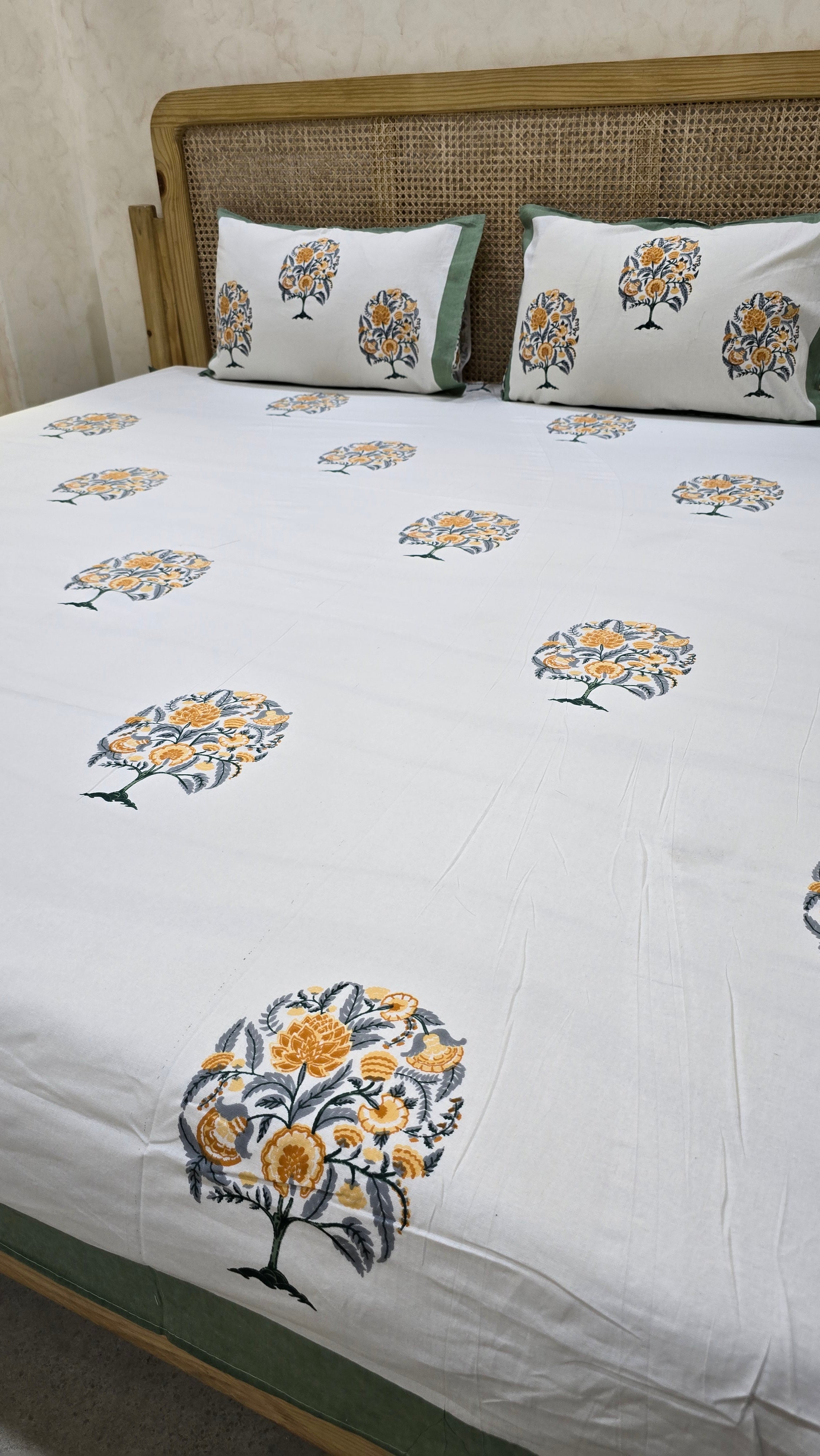 GULZAR BEDSHEET WITH TWO REVERSIBLE PILLOW COVERS