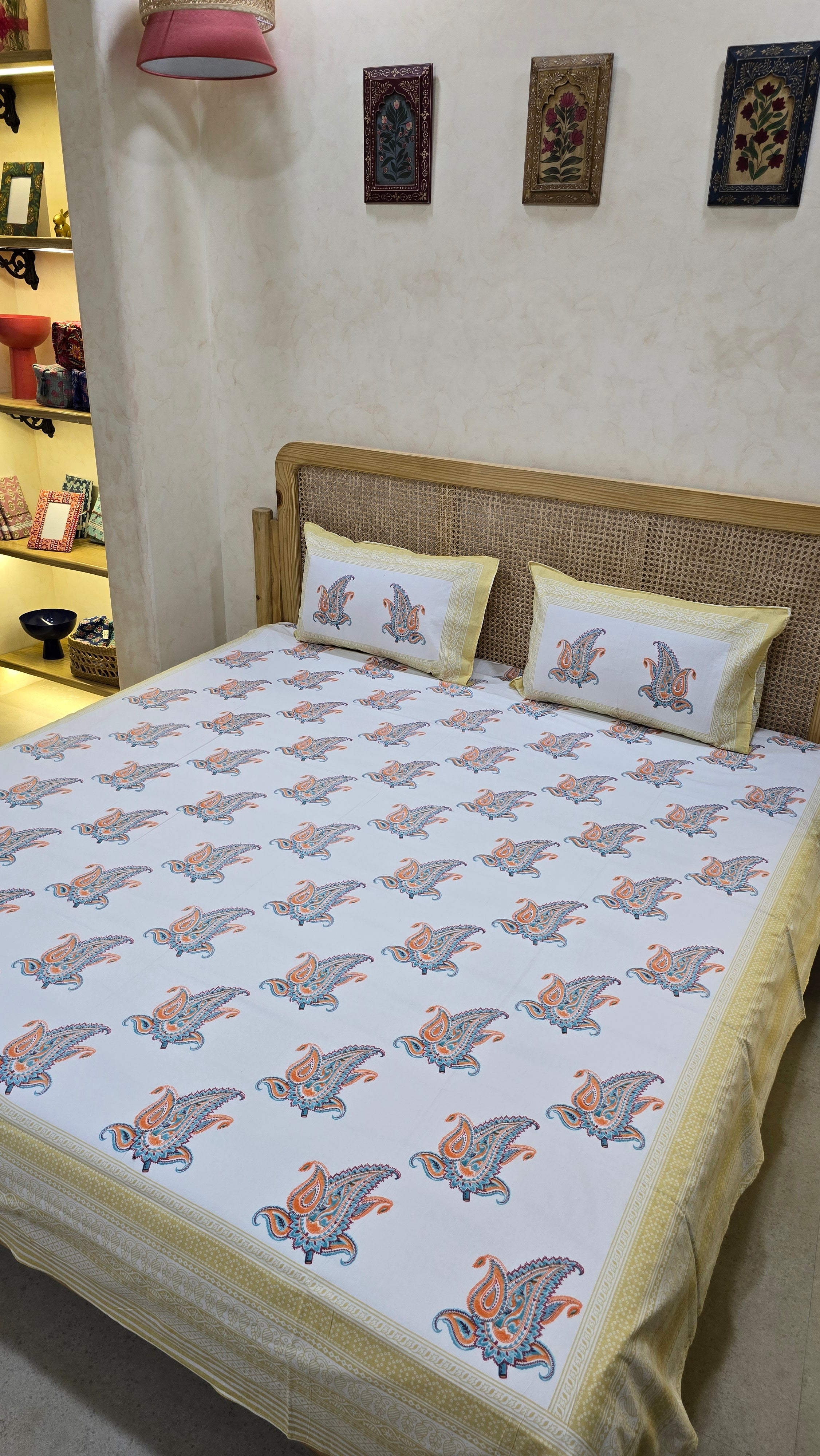 GULZAR BEDSHEET WITH TWO REVERSIBLE PILLOW COVERS