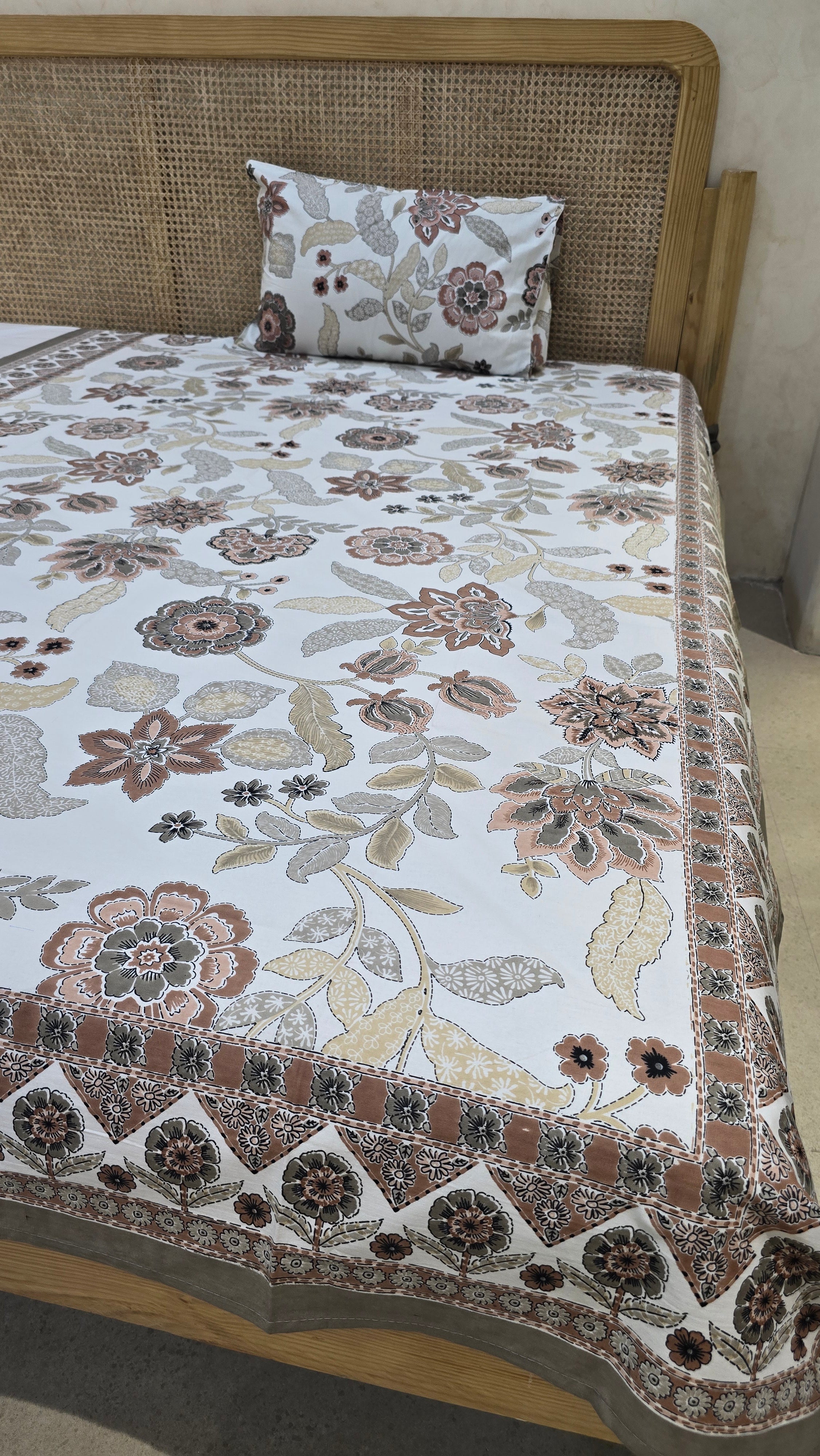 RANGREZ BEDSHEET WITH ONE REVERSIBLE PILLOW COVER