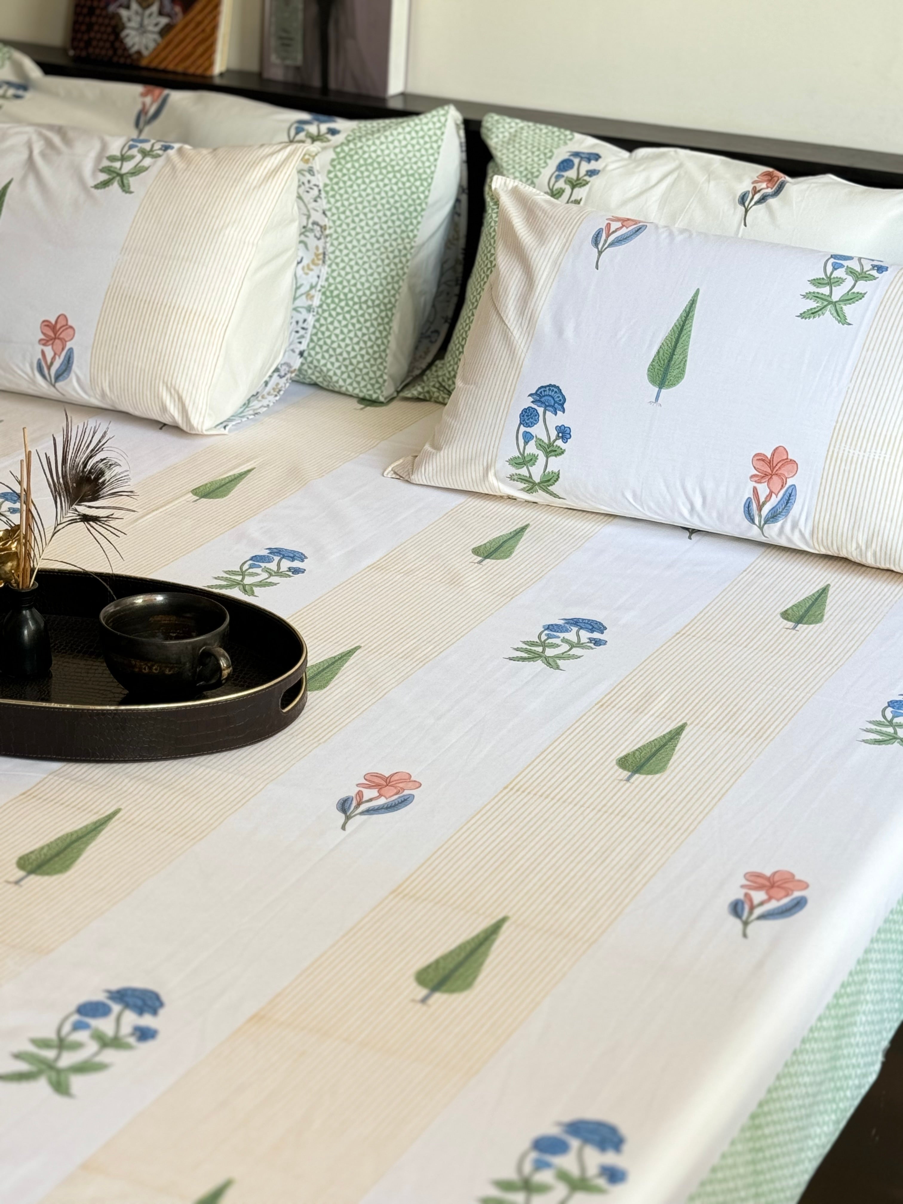 ARNIT HANDBLOCK PRINTED BEDSHEET WITH TWO REVERSIBLE PILLOW COVERS