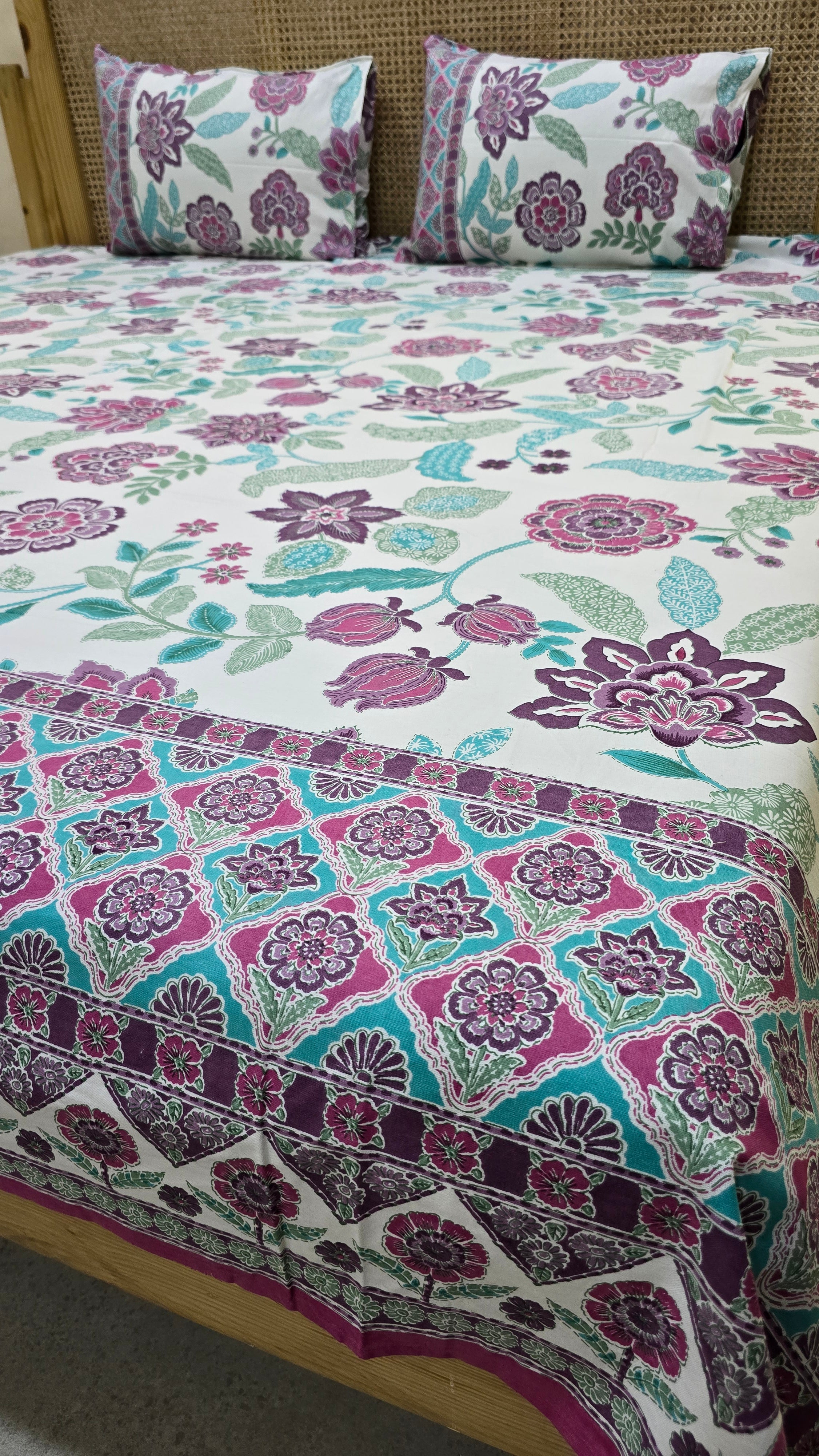 RANGREZ BEDSHEET WITH TWO REVERSIBLE PILLOW COVERS