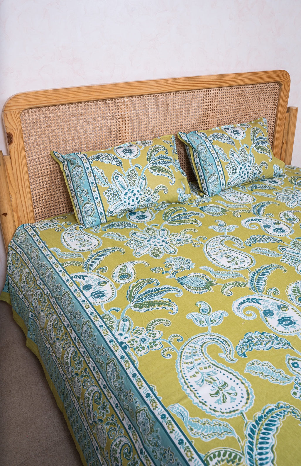 SHALIMAR BEDSHEET WITH TWO REVERSIBLE PILLOW COVERS