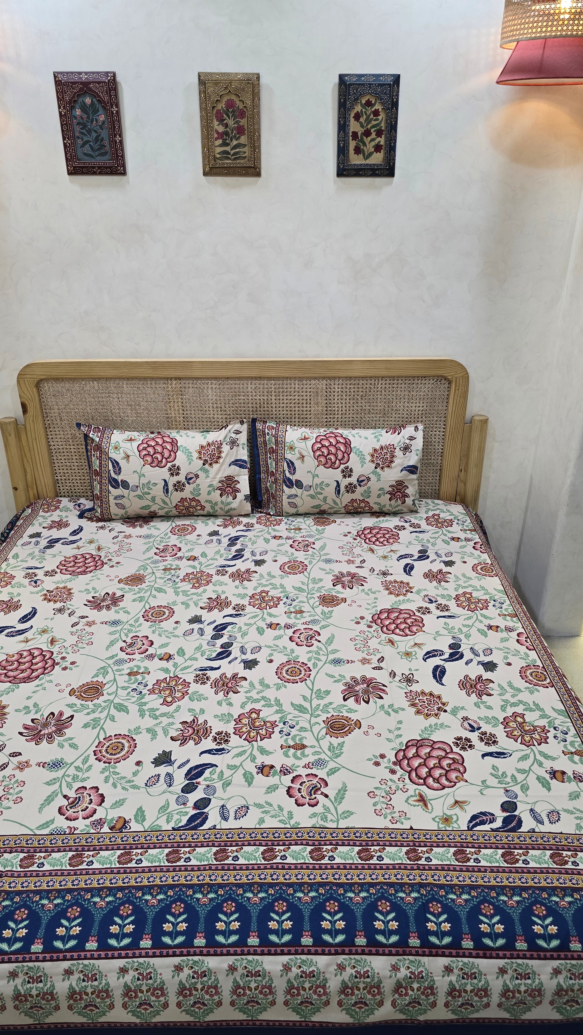 RANGREZ BEDSHEET WITH TWO REVERSIBLE PILLOW COVERS