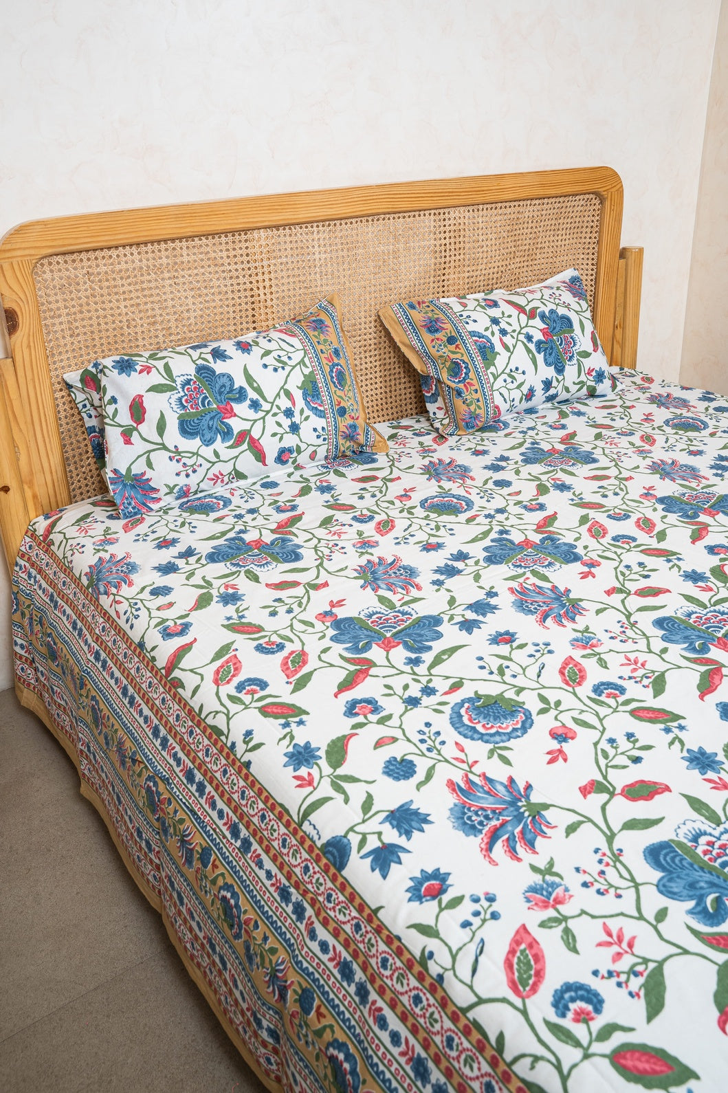 SHALIMAR BEDSHEET WITH TWO REVERSIBLE PILLOW COVERS
