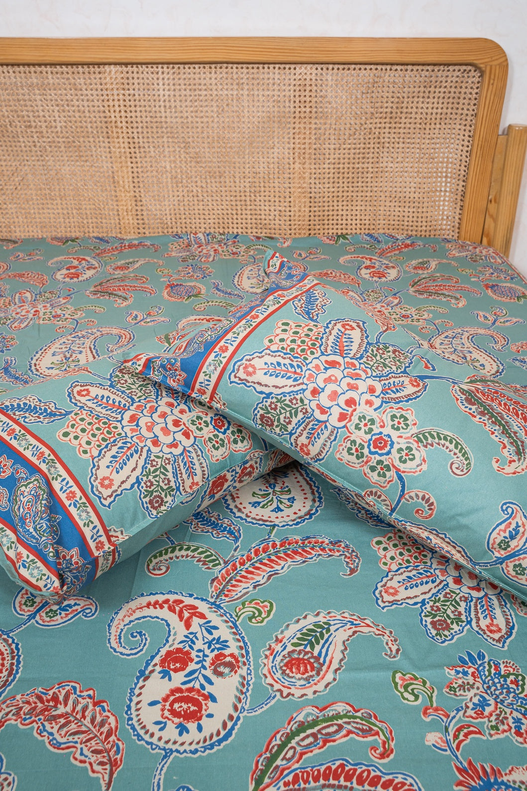 SHALIMAR BEDSHEET WITH TWO REVERSIBLE PILLOW COVERS