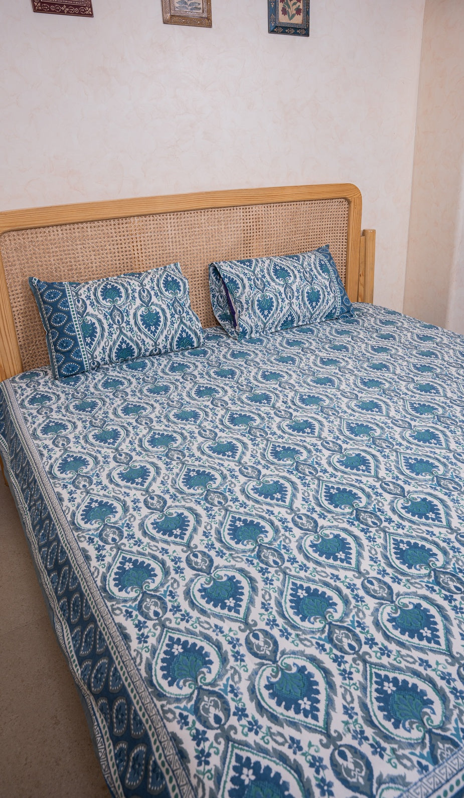 SHALIMAR BEDSHEET WITH TWO REVERSIBLE PILLOW COVERS