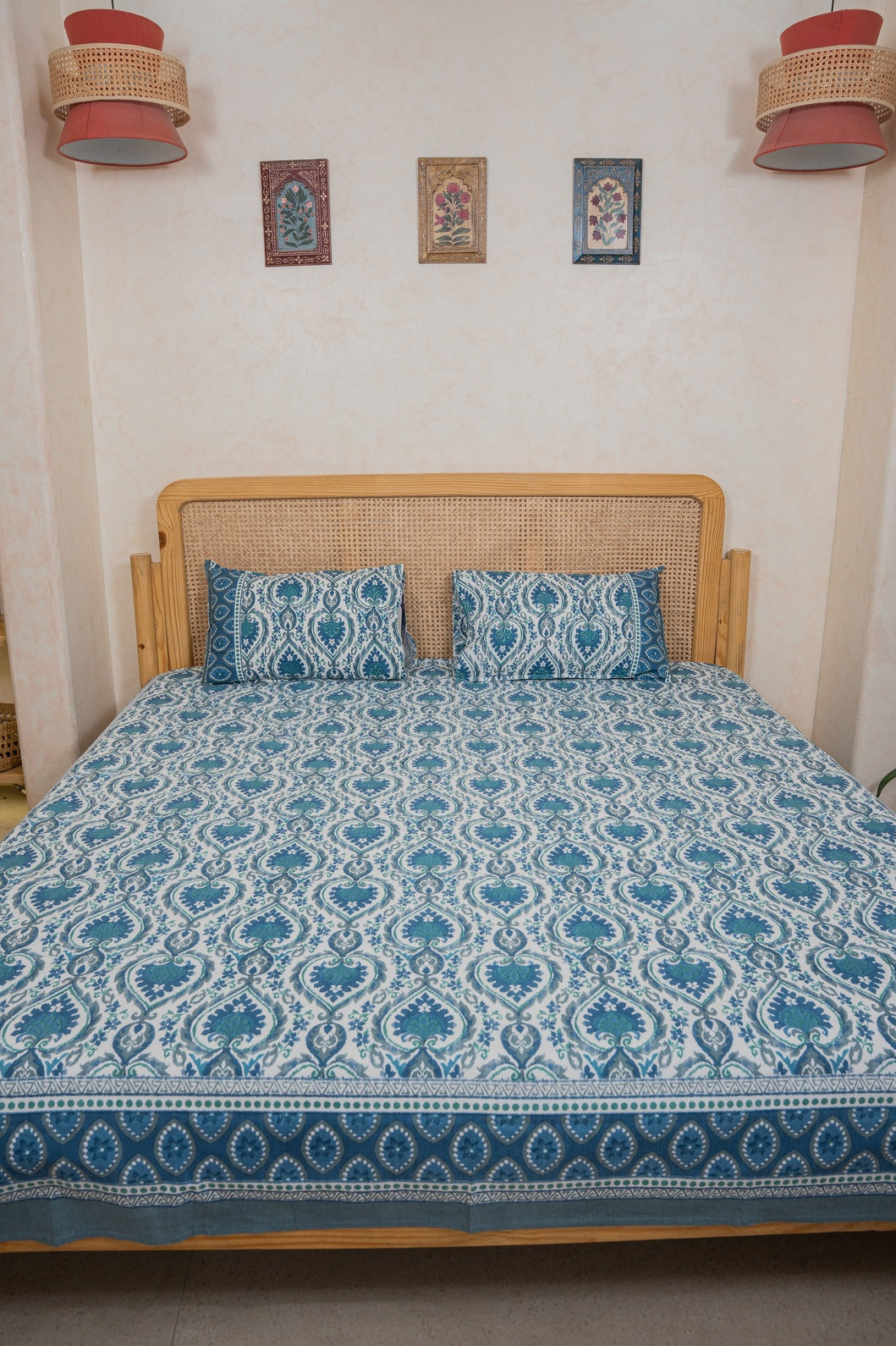 SHALIMAR BEDSHEET WITH TWO REVERSIBLE PILLOW COVERS