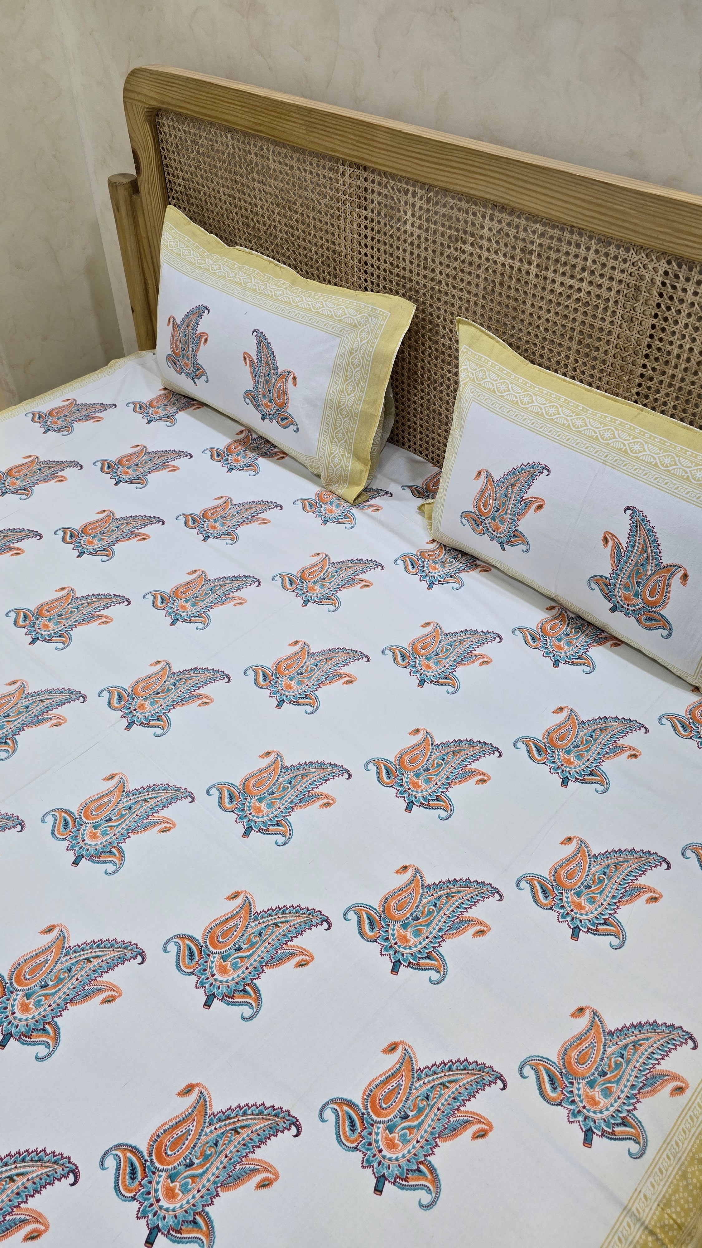 GULZAR BEDSHEET WITH TWO REVERSIBLE PILLOW COVERS